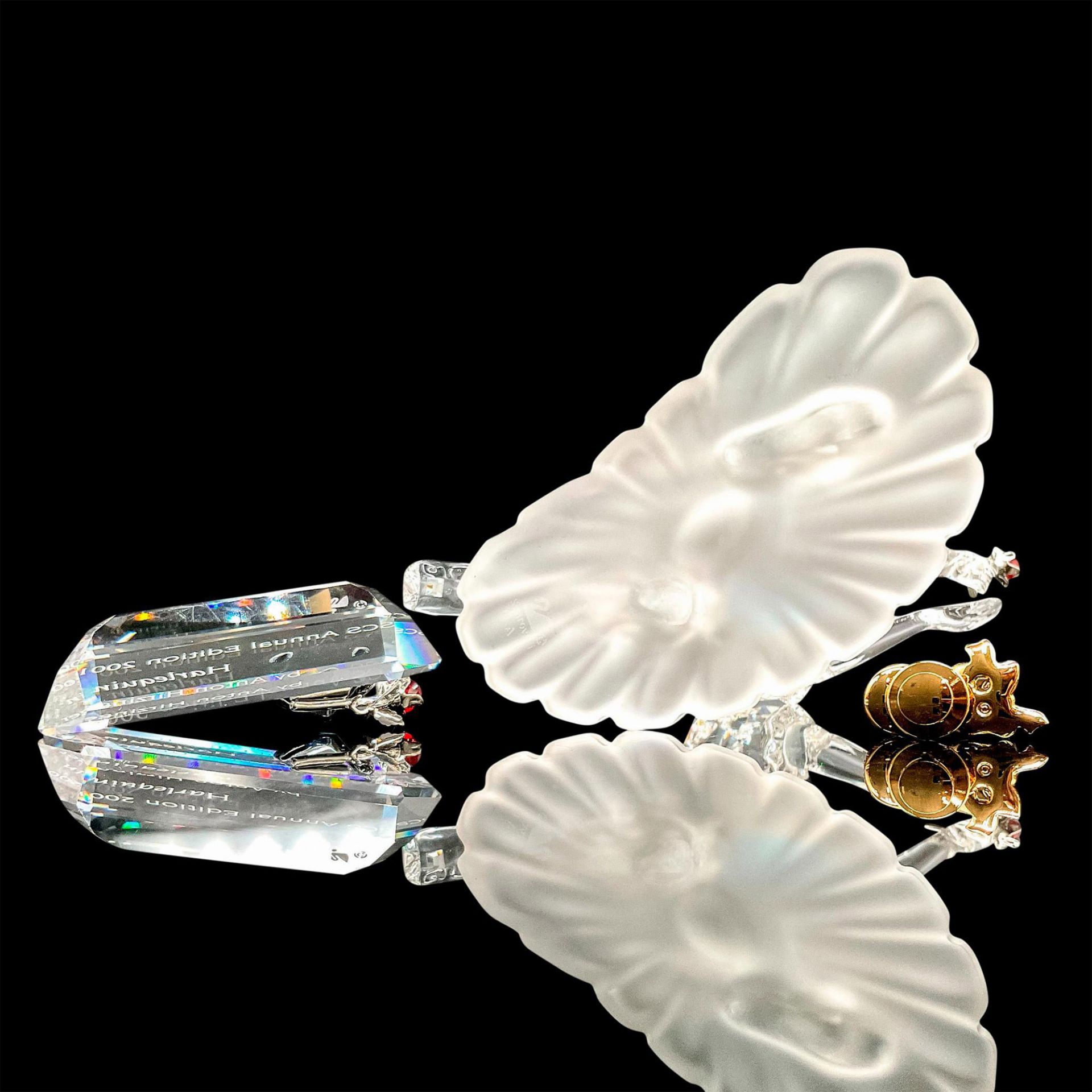 Swarovski Crystal Figurine, Plaque & Pin, Harlequin - Image 5 of 6