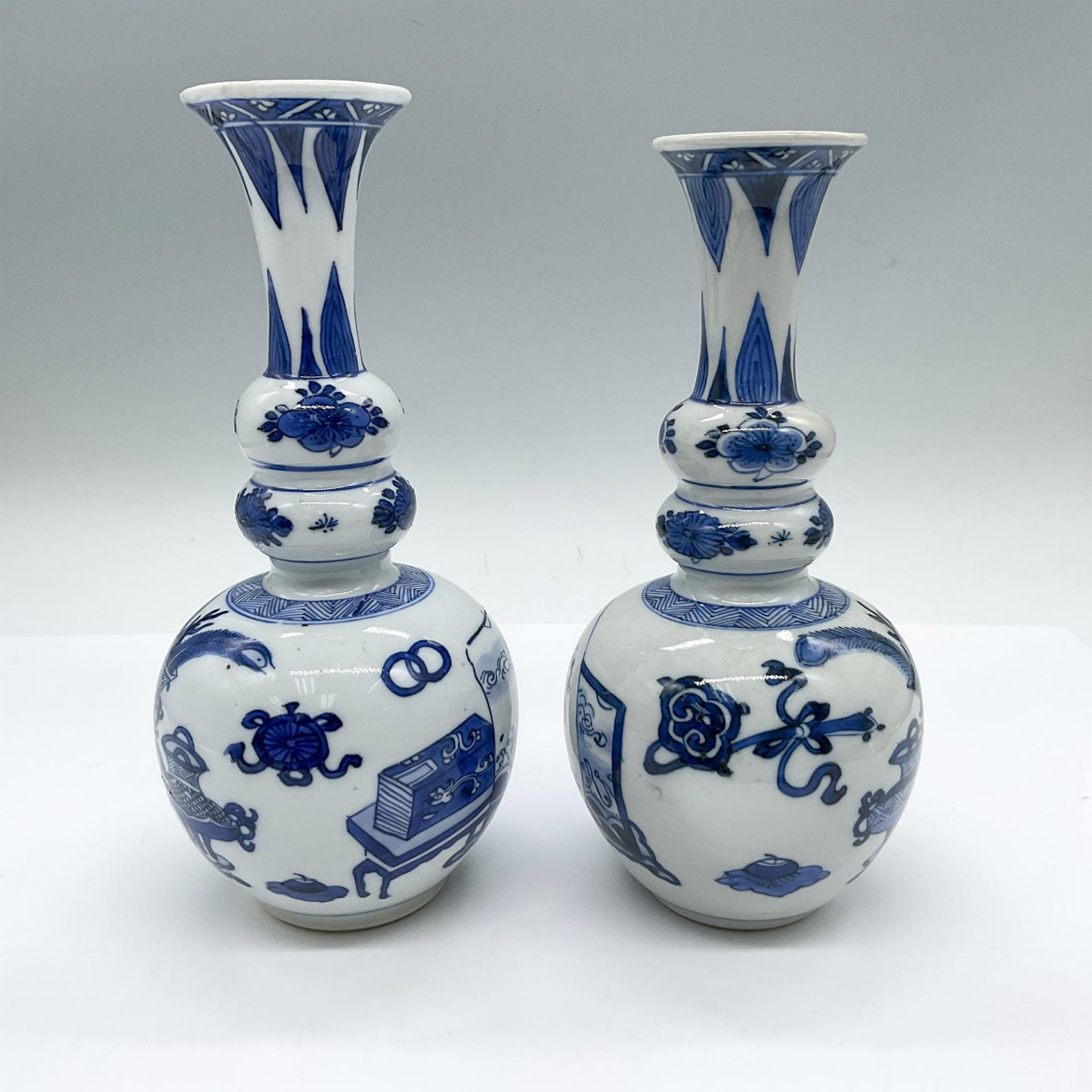 Pair of Chinese Blue and White Porcelain Vases - Image 4 of 5