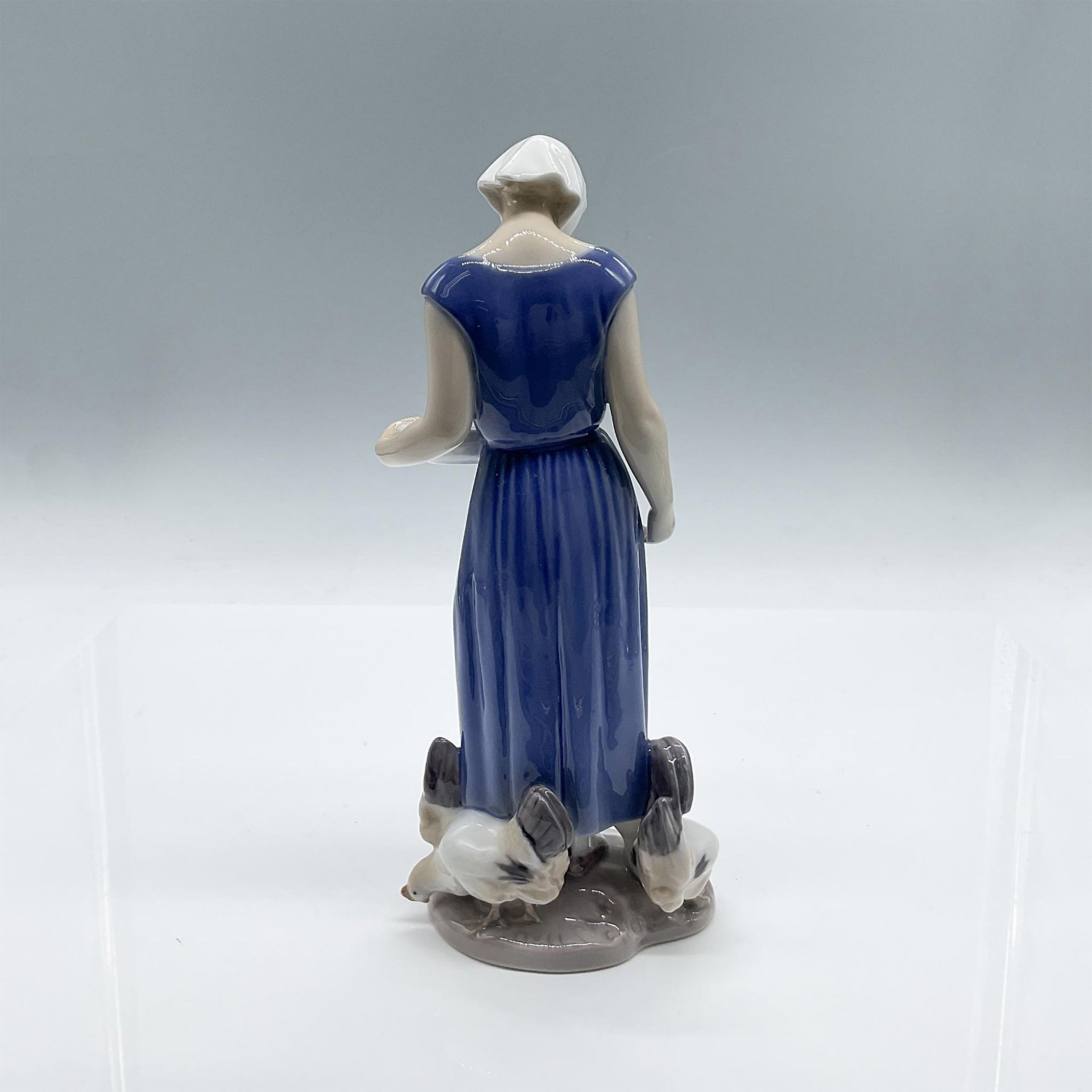 Bing & Grondahl Porcelain Figurine, Woman Feeding Chickens 2220 - Image 6 of 6