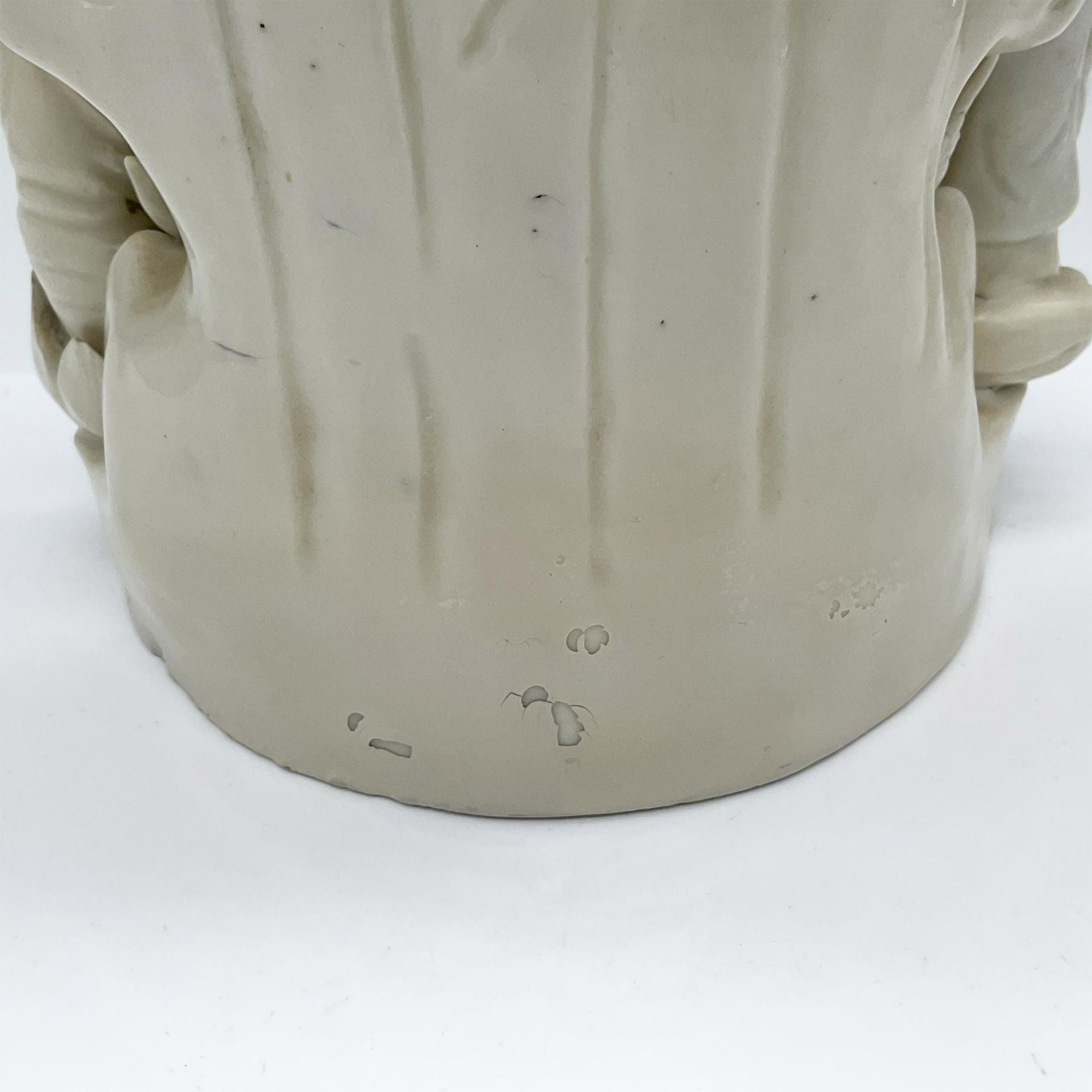 Chinese Dehua Porcelain Guanyin Figurine - Image 6 of 6