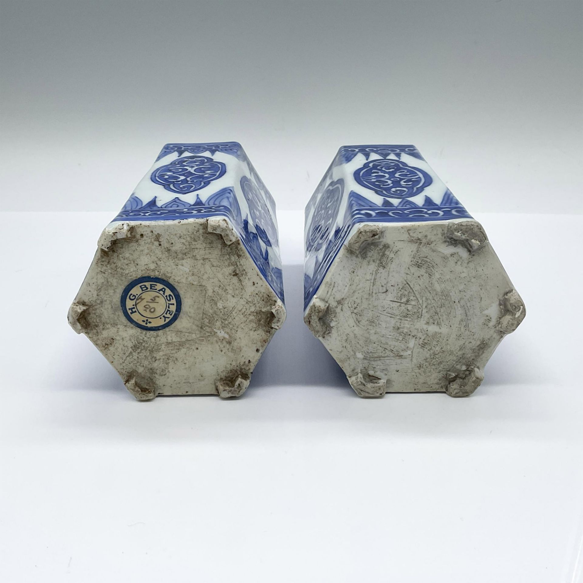 Pair of Chinese Porcelain Blue and White Bottles - Bild 3 aus 3