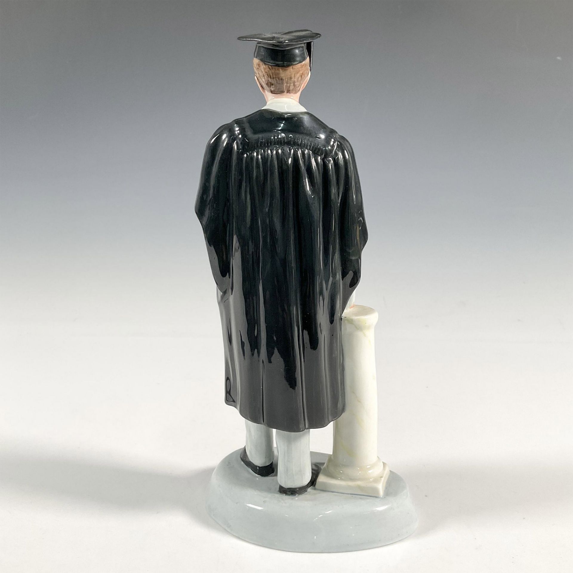Graduate (Male) HN3017 - Royal Doulton Figurine - Image 2 of 3