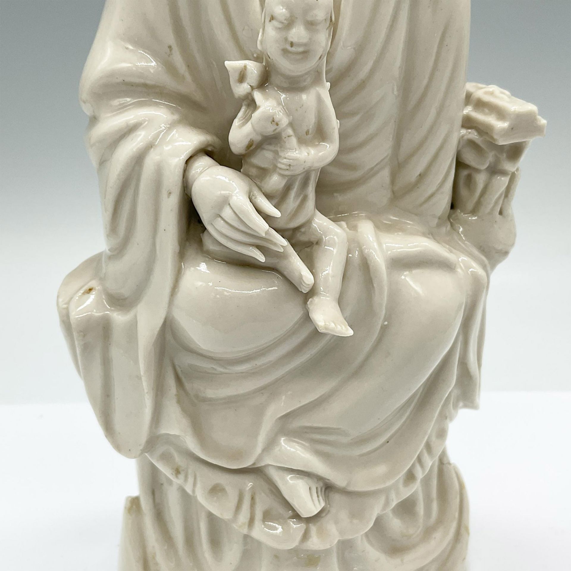 Chinese Dehua Guanyin Porcelain Figurine - Image 4 of 4