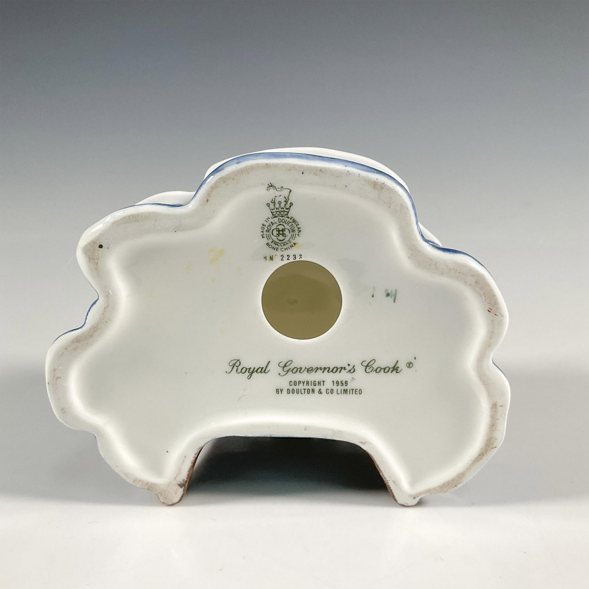 Royal Governor's Cook HN2233 - Royal Doulton Figurine - Image 3 of 3