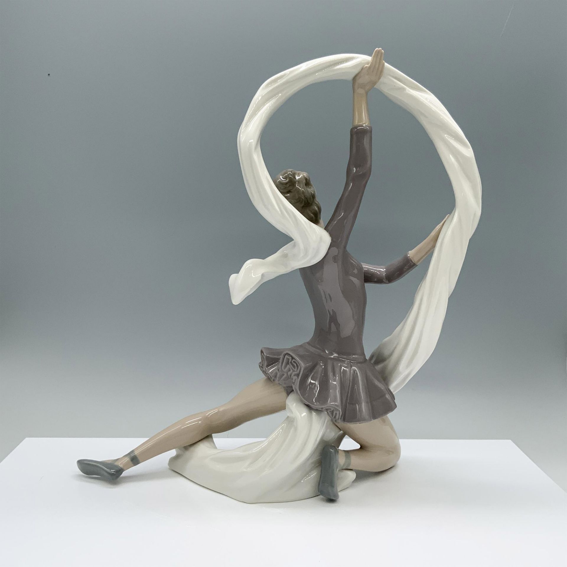 Nao by Lladro Figurine, Dancer with Veil 2012010 - Image 2 of 3