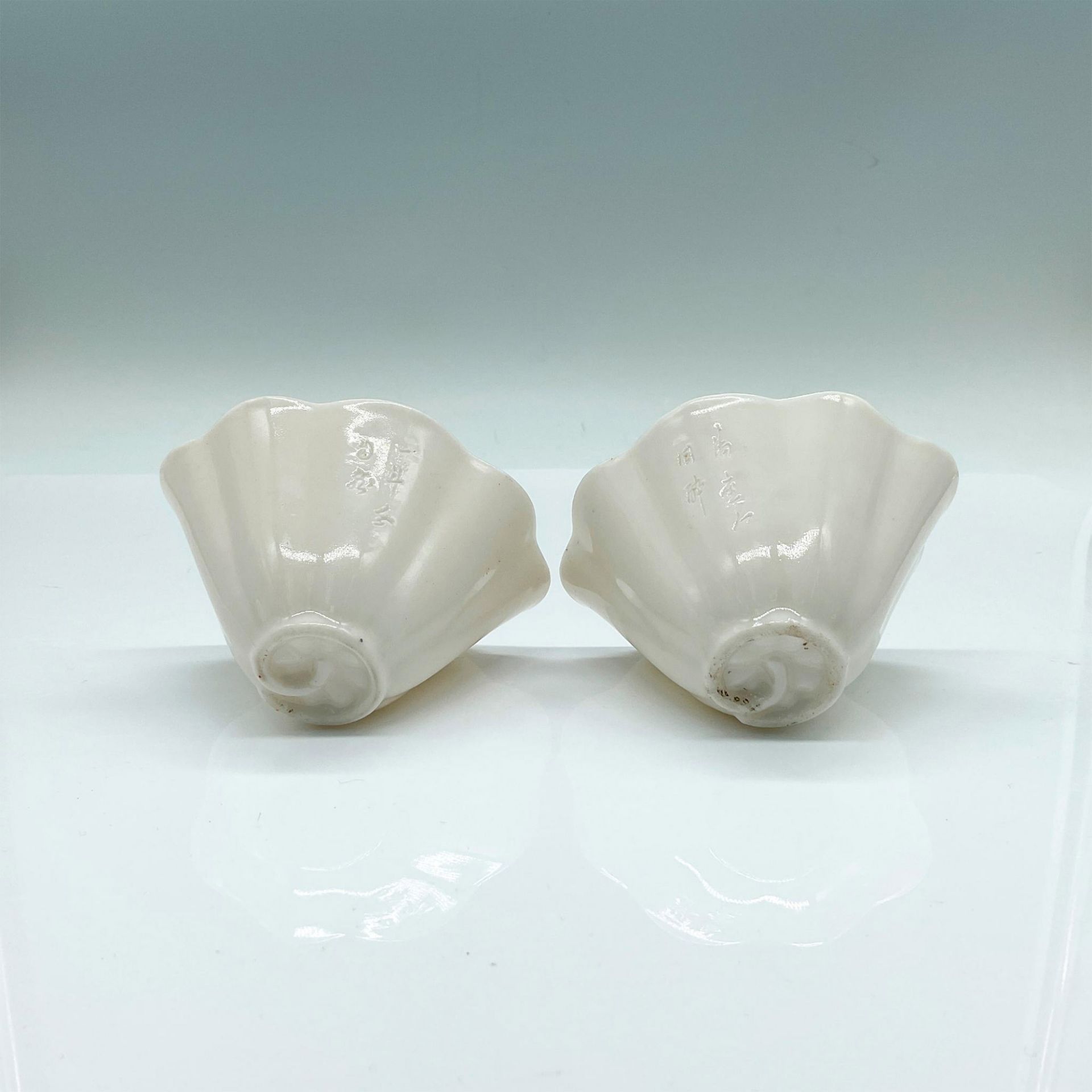 Pair of Antique Chinese Blanc De Chine Libation Cups - Bild 3 aus 3