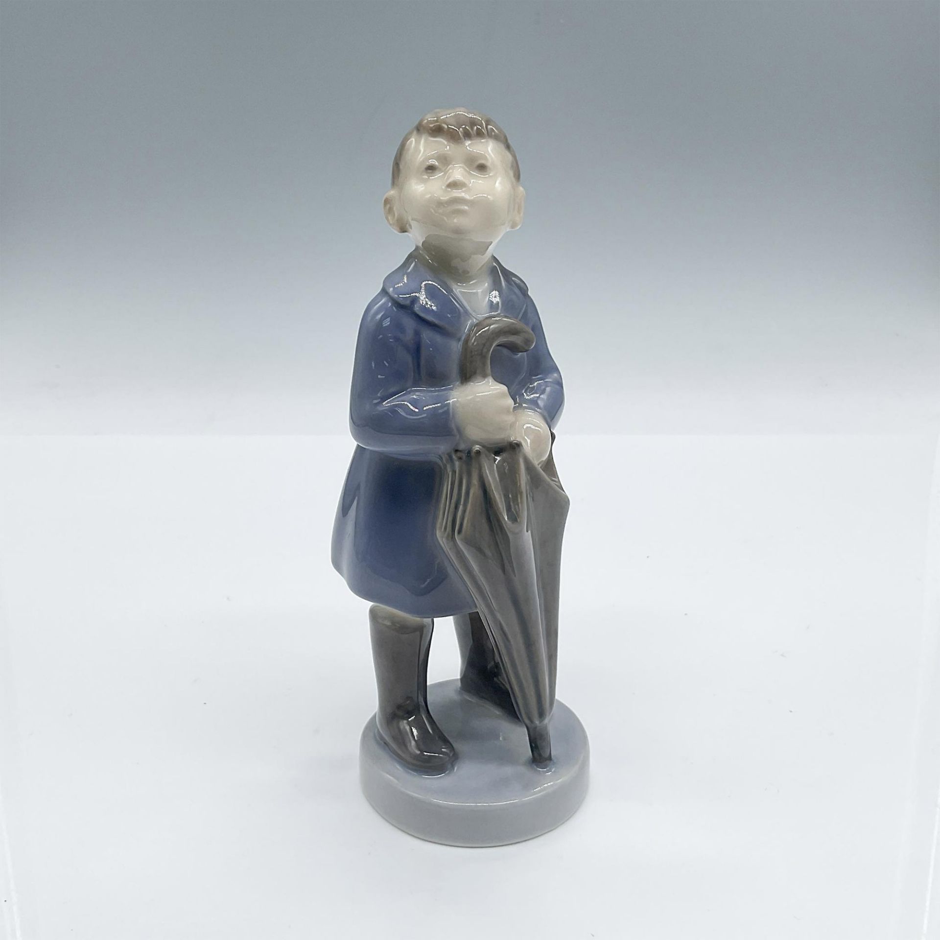 Royal Copenhagen Figurine, Boy with Umbrella, April 4526 - Bild 2 aus 4