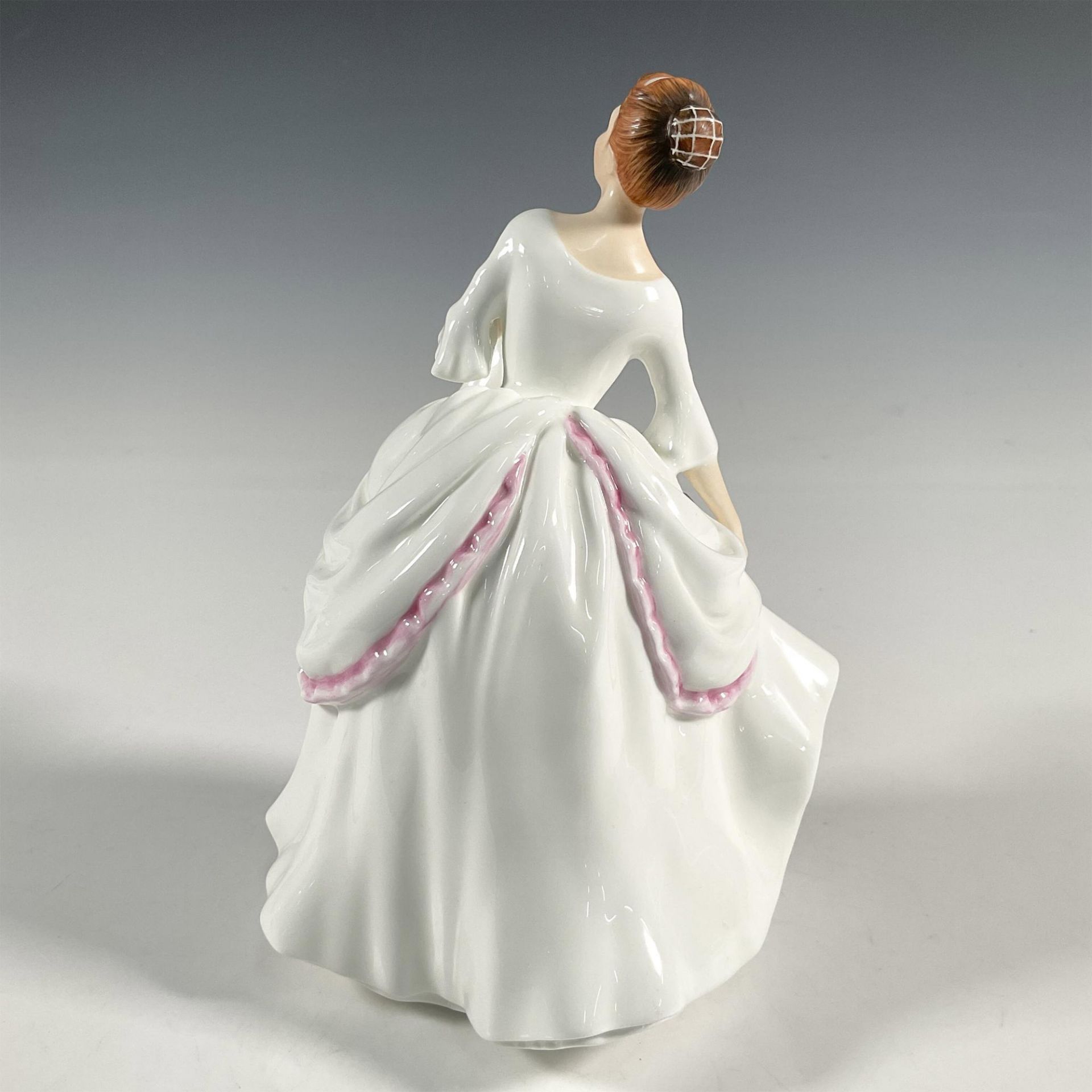 Carol HN2961 - Royal Doulton Figurine - Bild 2 aus 3