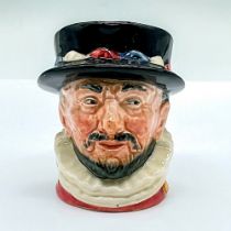 Beefeater GR D6233 - Small - Royal Doulton Character Jug