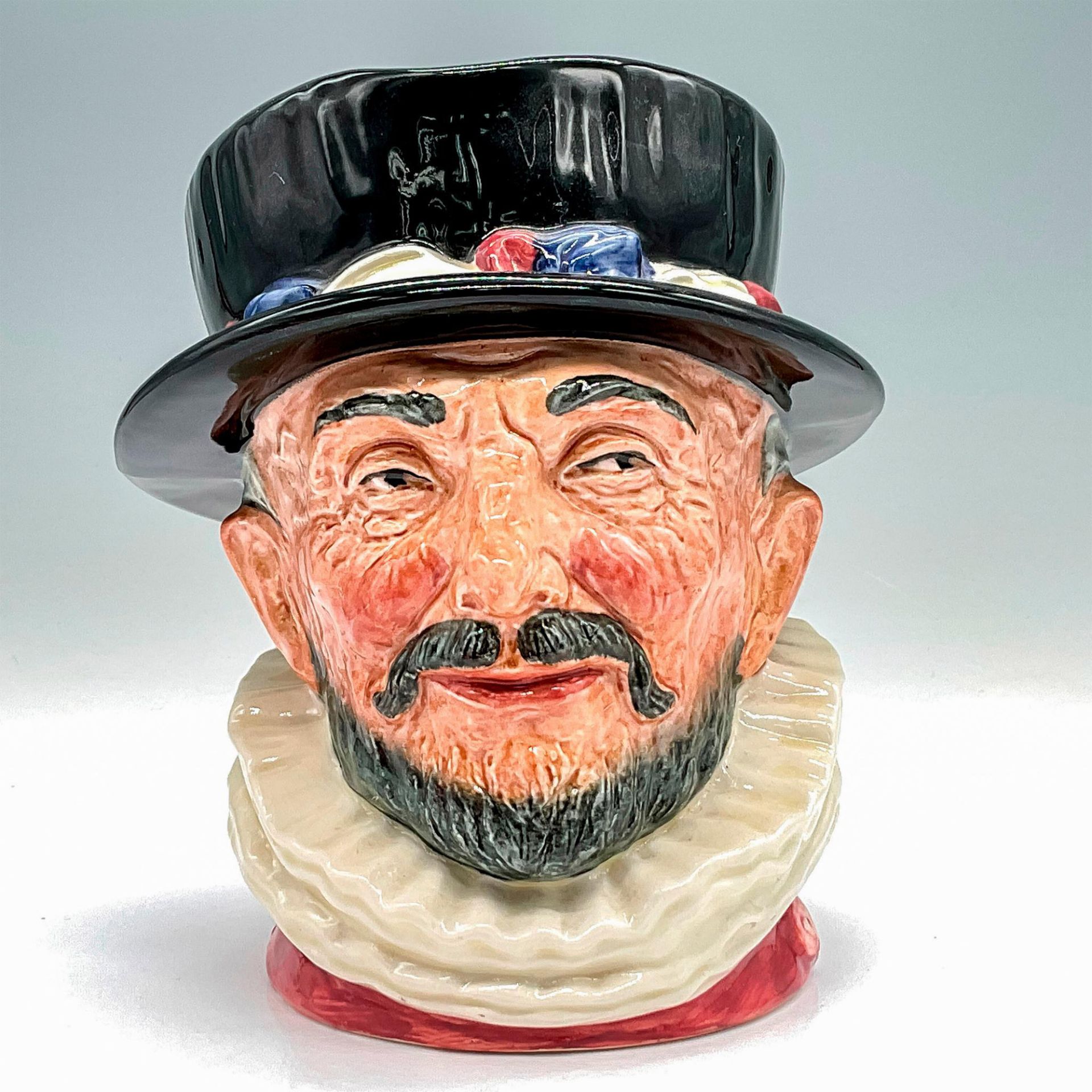 Beefeater GR D6206 - Large - Royal Doulton Character Jug