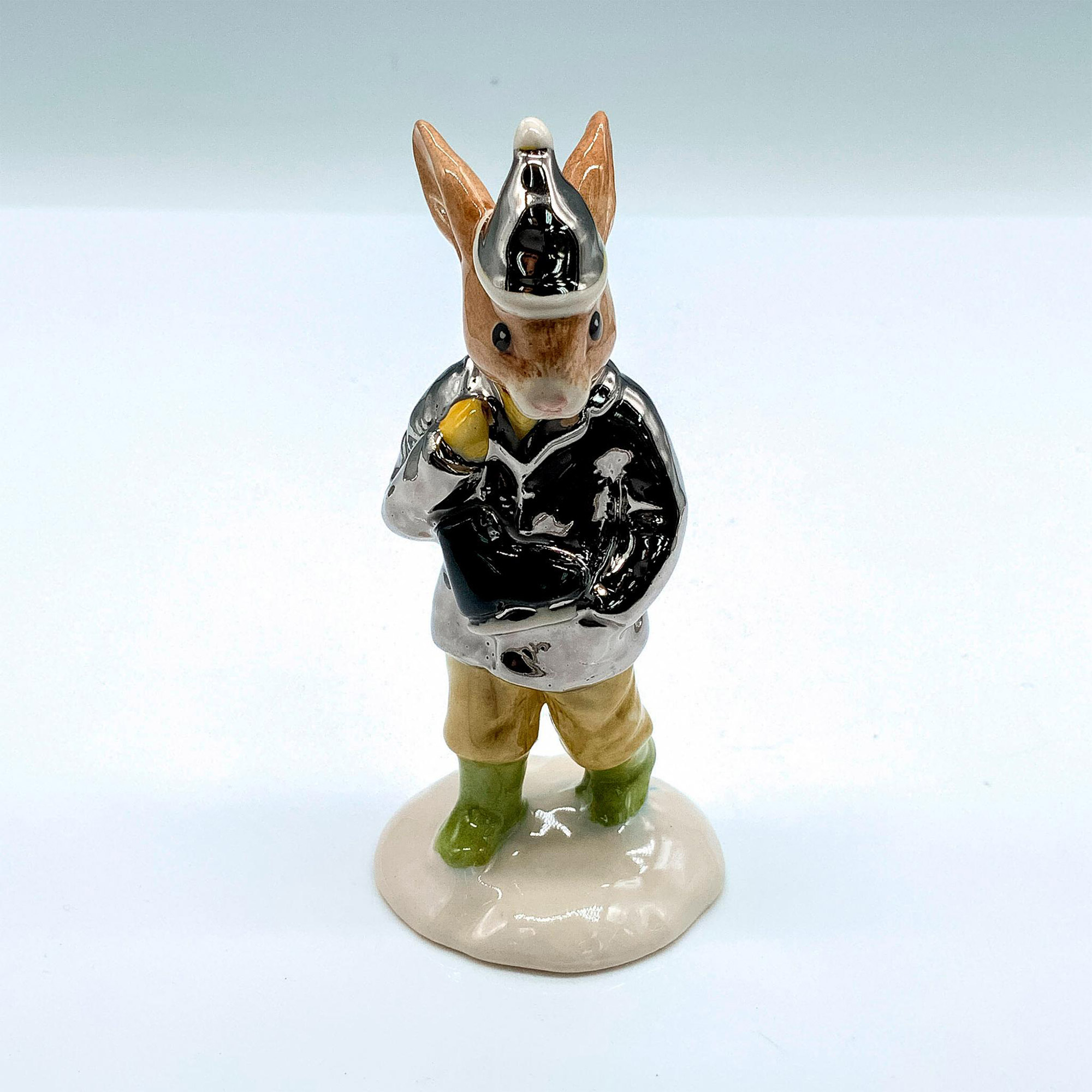 Royal Doulton Bunnykins, LE Platinum Issue Boy Skater DB152