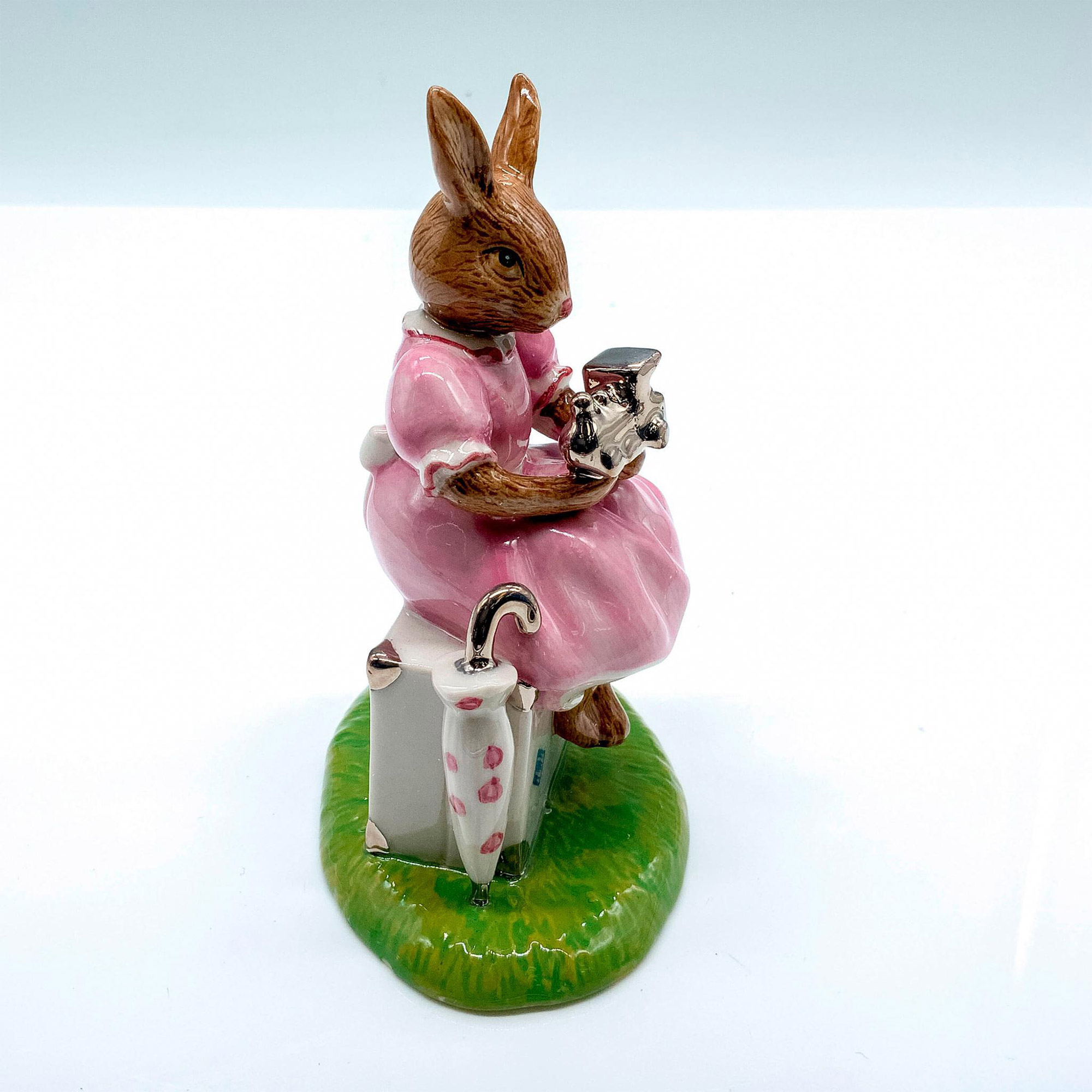 Royal Doulton Bunnykins Platinum Sitting On A Suitcase DB482 - Image 2 of 5