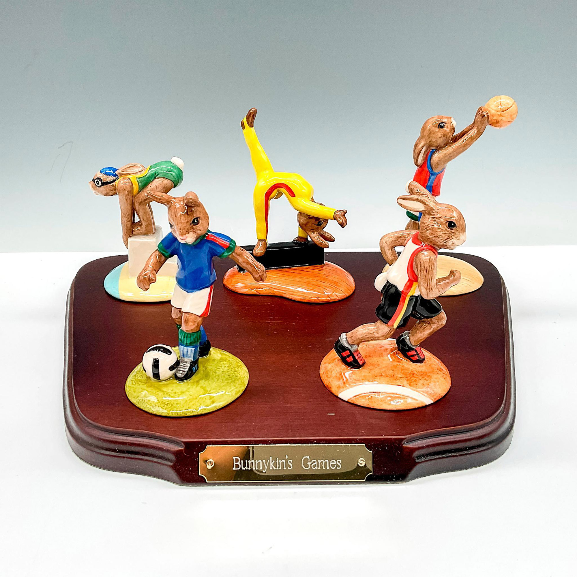 6pc Royal Doulton Bunnykins Games Set with Base