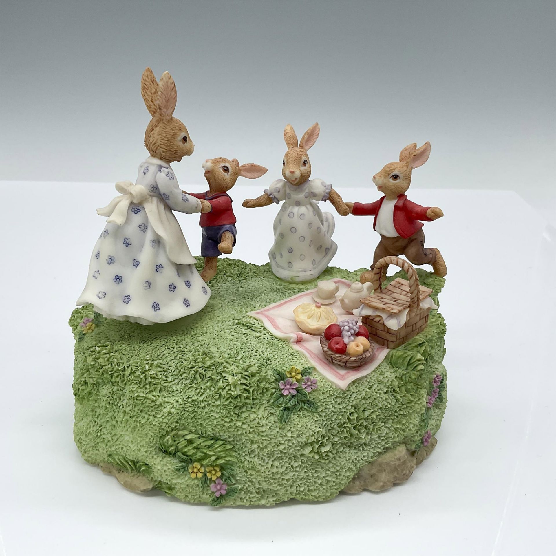 Royal Doulton Bunnykins Music Box, Picnic Time DBR15