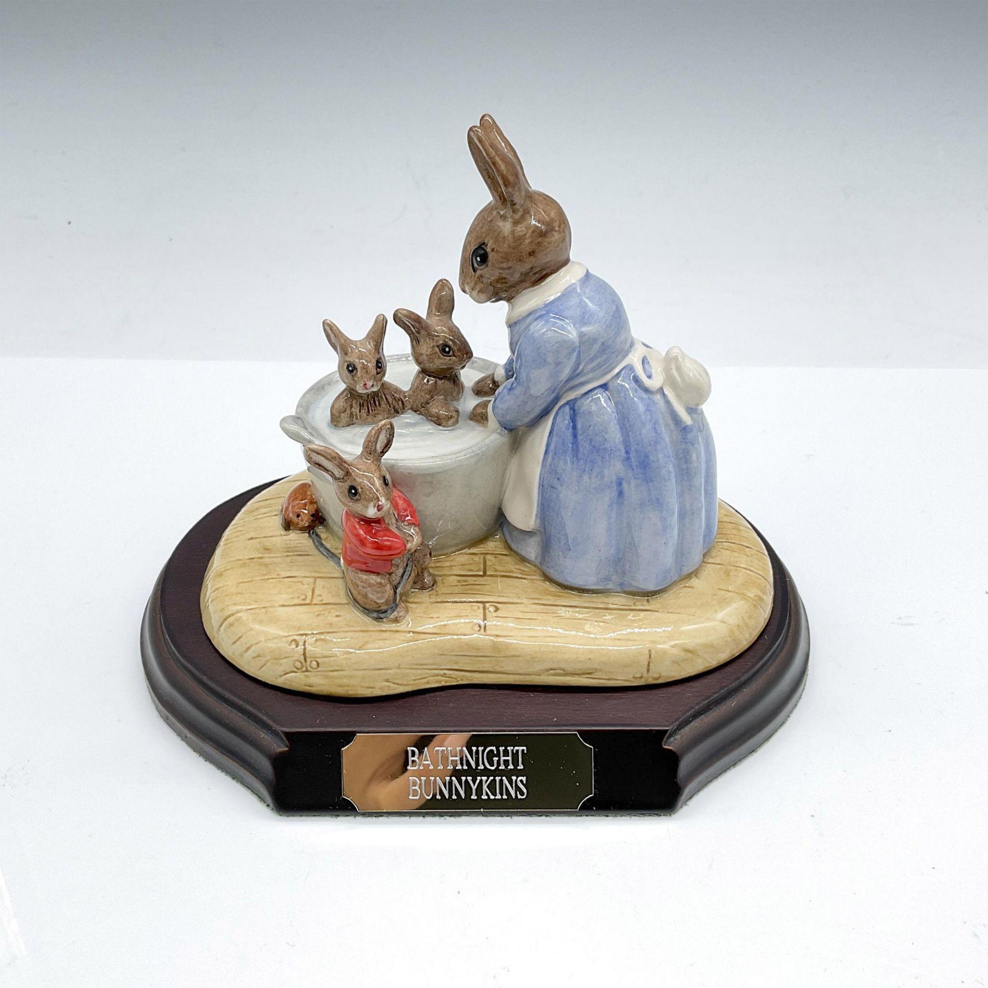 Royal Doulton Bunnykins Tableau, Bath Night DB241 + Base