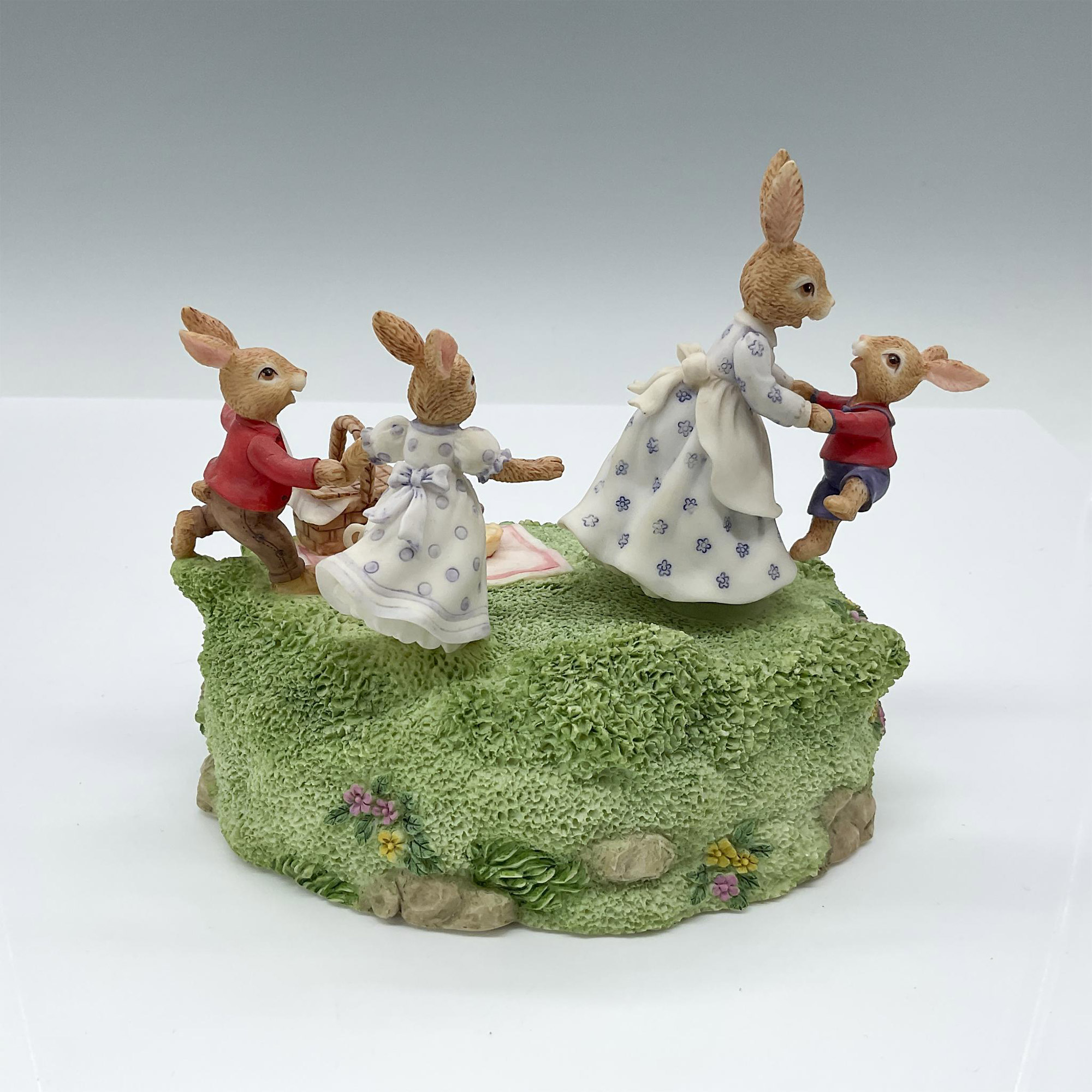 Royal Doulton Bunnykins Music Box, Picnic Time DBR15 - Image 2 of 3