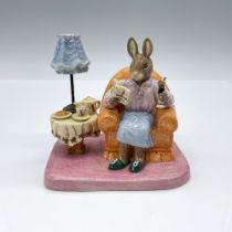 Mrs. Collector DB335 - Royal Doulton Bunnykins