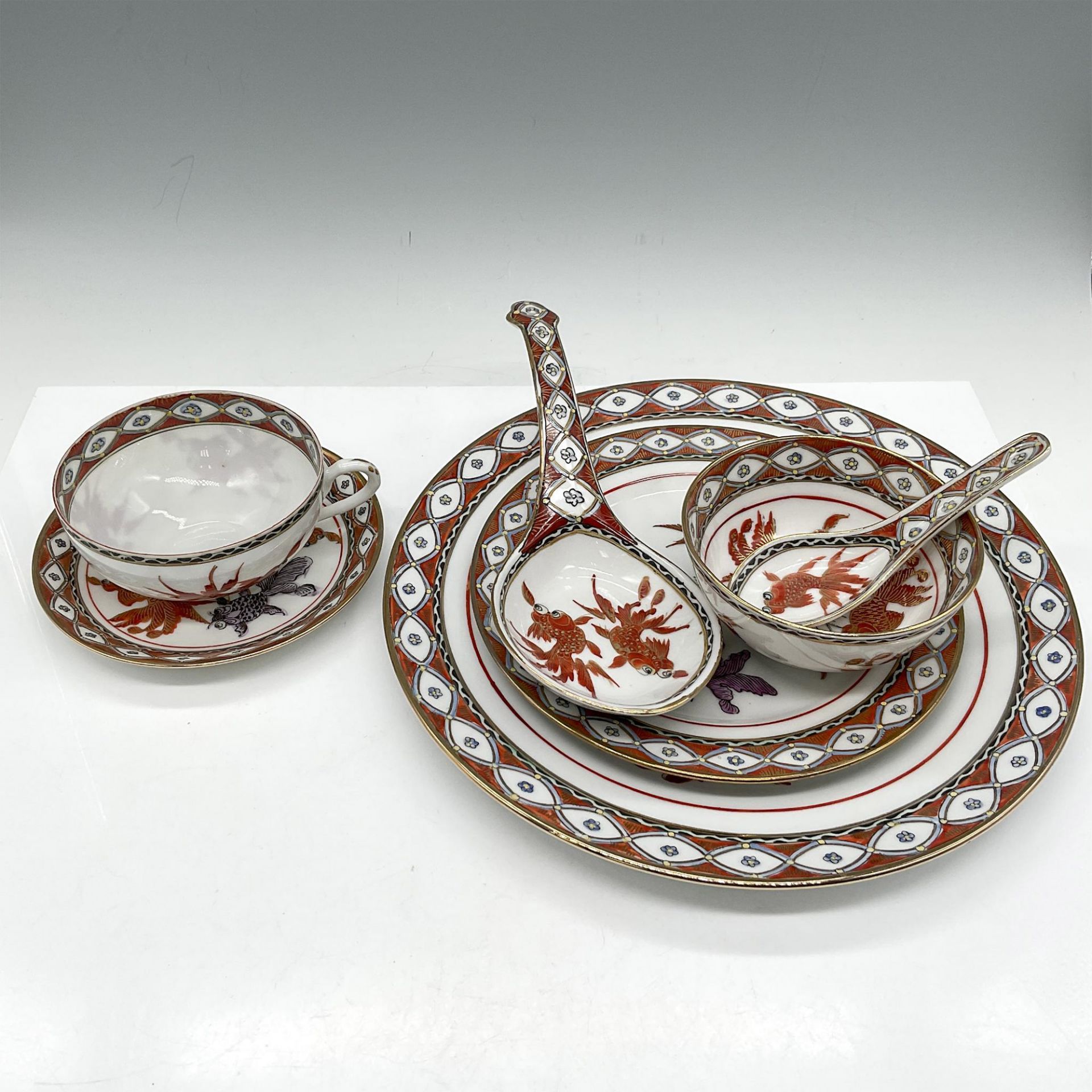 7pc Y.T. Japanese Porcelain Ware, Famille Rose Goldfish - Image 2 of 3