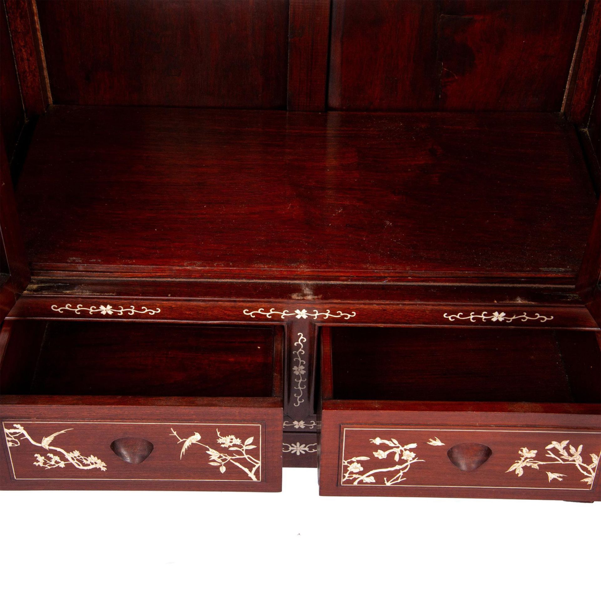 Pair of Chinese Bone Inlay Wood Cabinets, Birds and Flora - Bild 6 aus 7