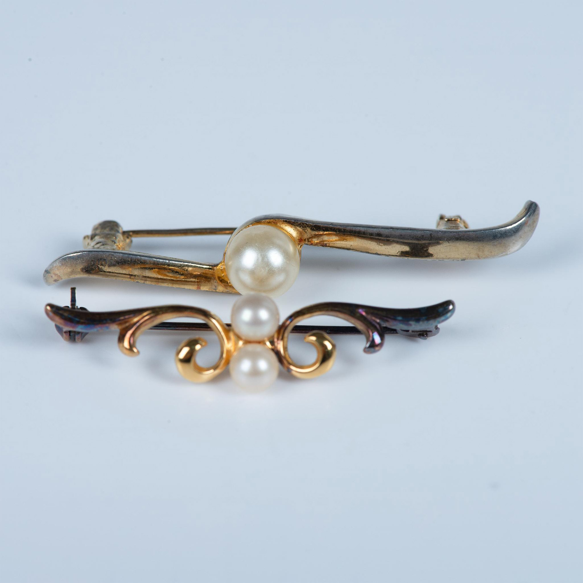 2pc Pretty Gold Metal and Faux Pearl Costume Pins - Image 3 of 4