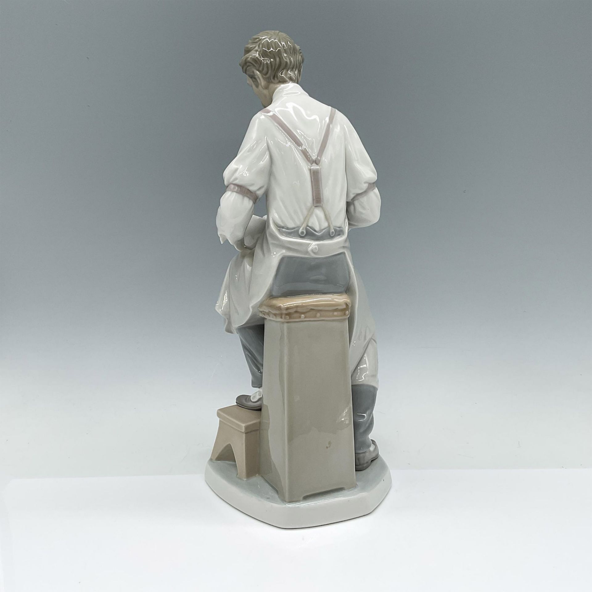 Lladro Porcelain Figurine Pharmacist 1004844 - Bild 2 aus 3