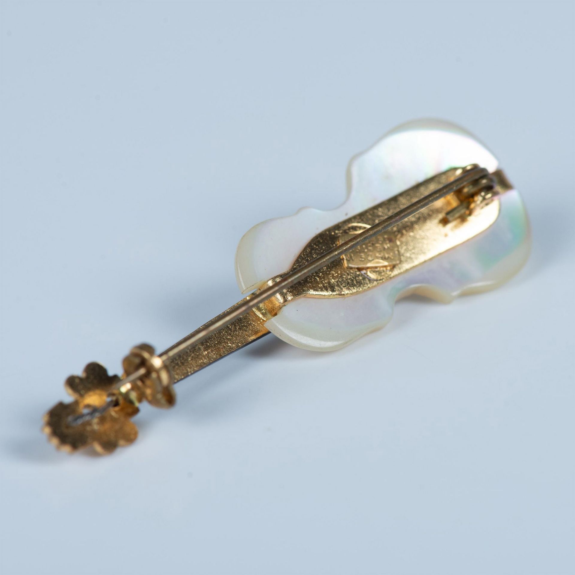 Detailed Mother of Pearl Figural Violin Brooch - Bild 5 aus 6