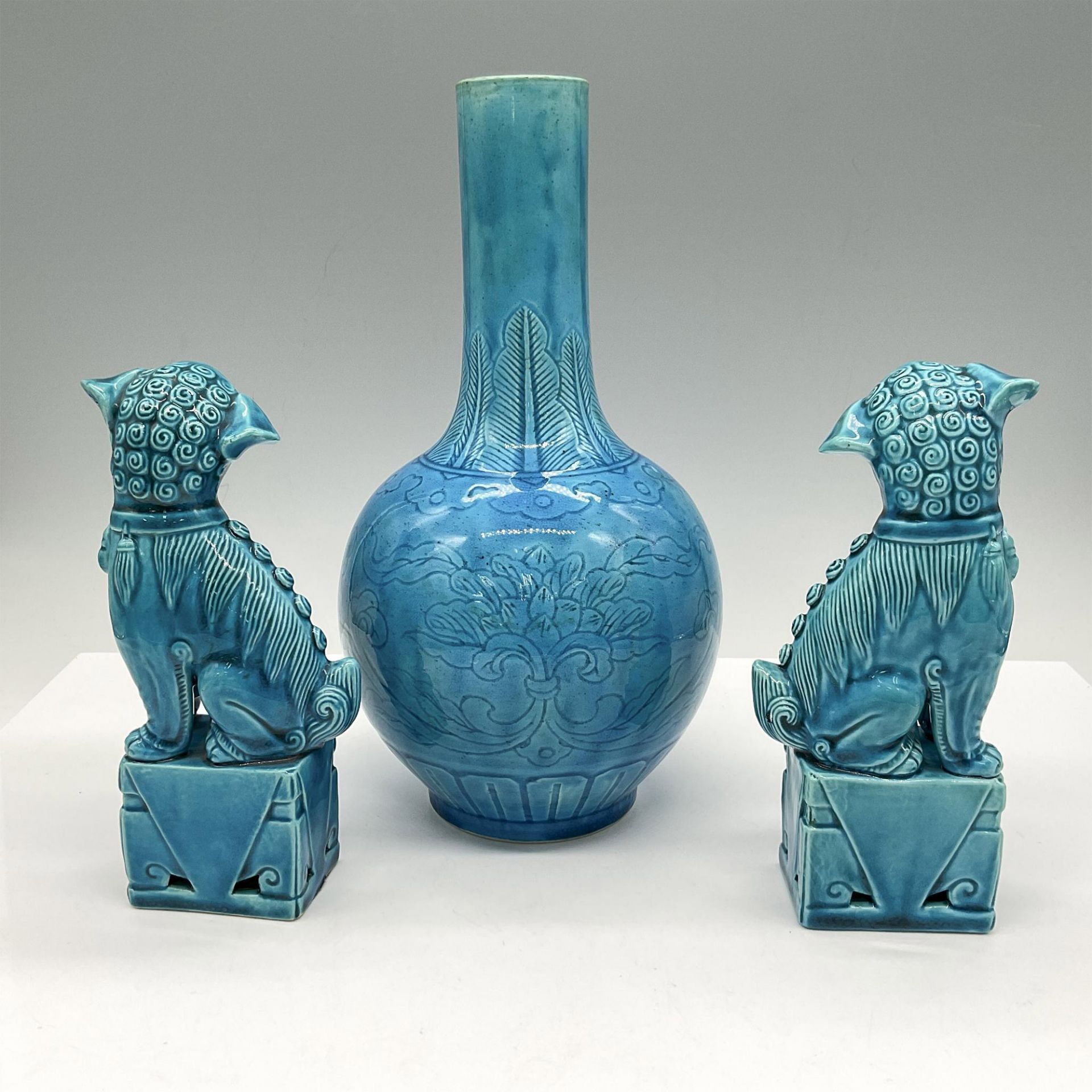 3pc Asian Blue Glazed Foo Dogs + Vase - Image 2 of 3