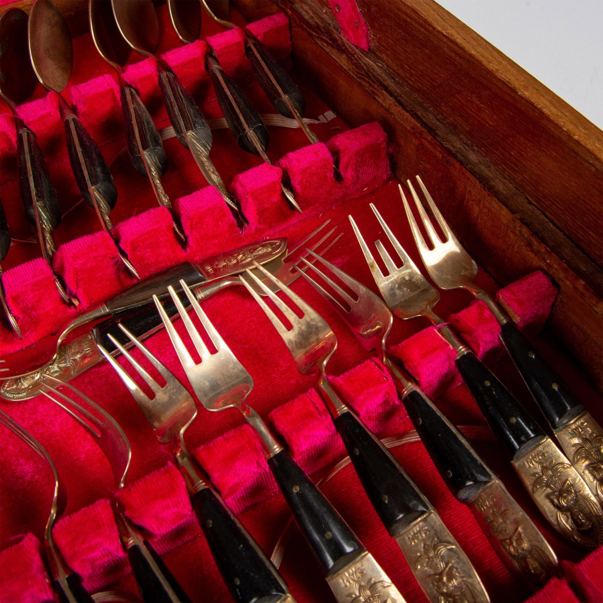 150pc Siam Bronze and Rosewood Flatware - Image 8 of 10