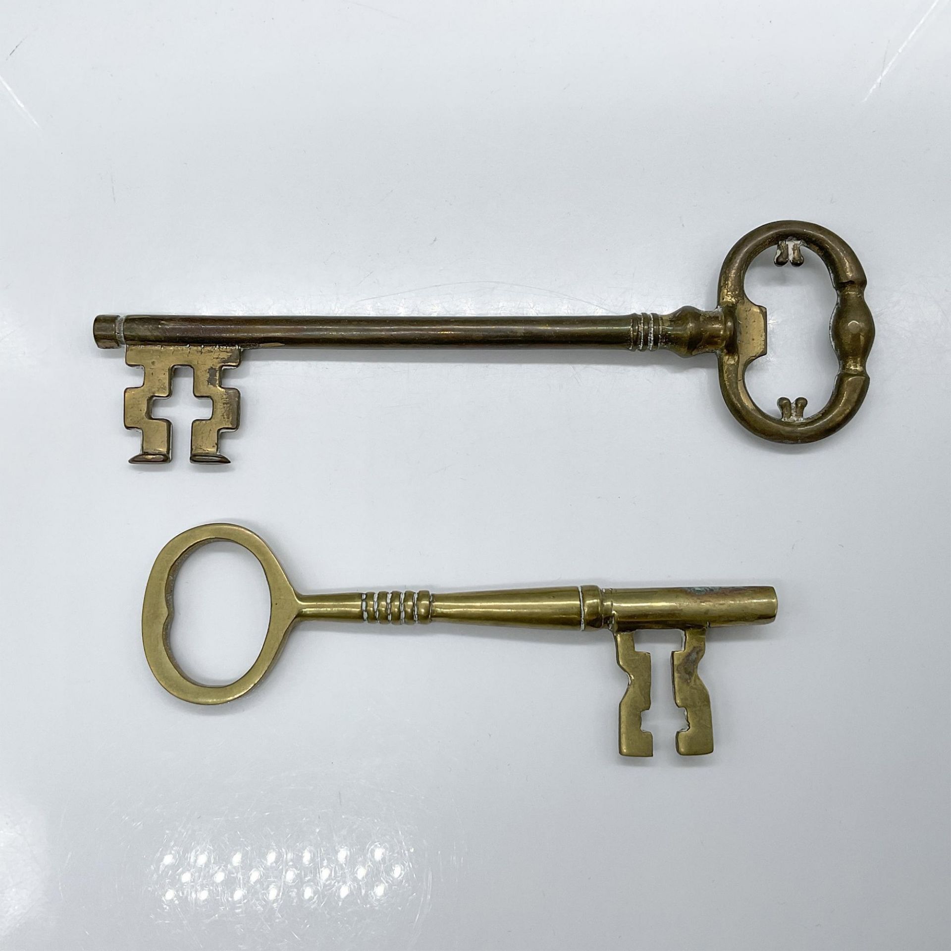 2pc Large Brass Decorative Keys - Image 2 of 2