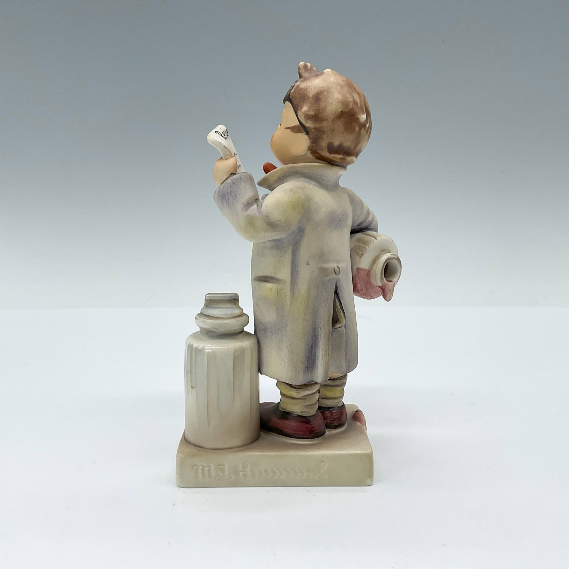 Vintage Goebel Hummel Figurine, Little Pharmacist - Bild 2 aus 3