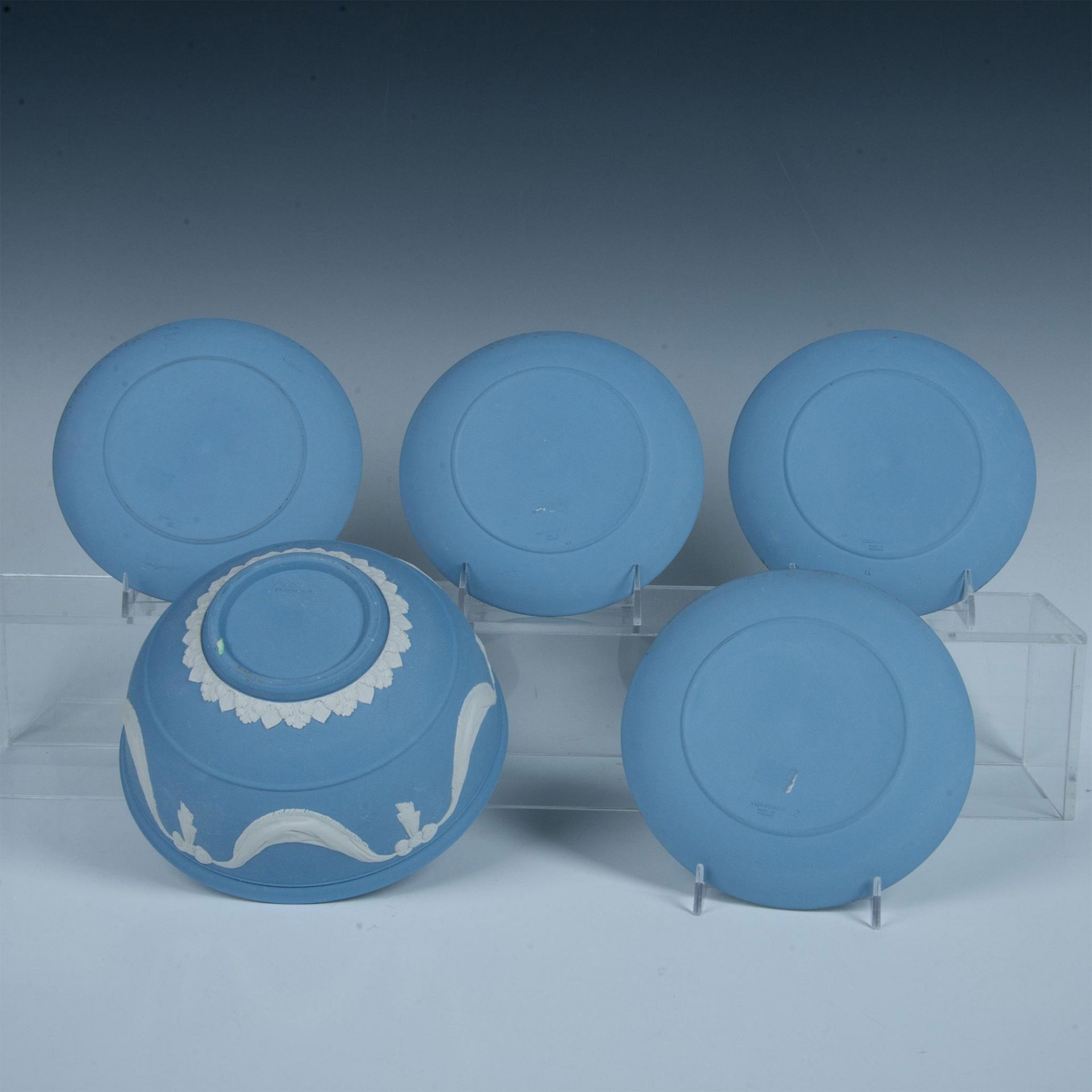 5pc Wedgwood Light Blue Jasperware Bowl and Plates - Bild 2 aus 4