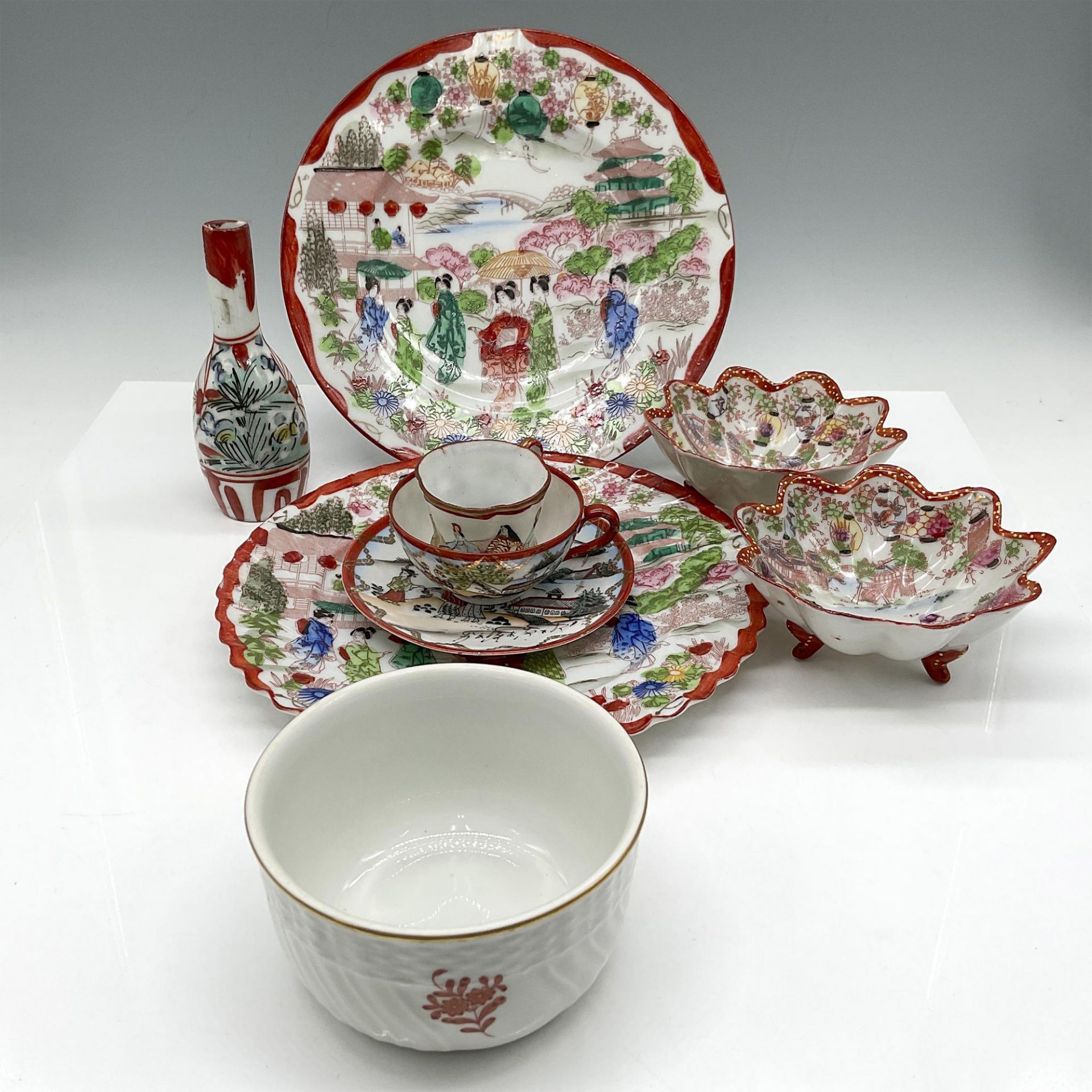 9pc Mixed Lot of Japanese Porcelain Pieces - Bild 2 aus 3