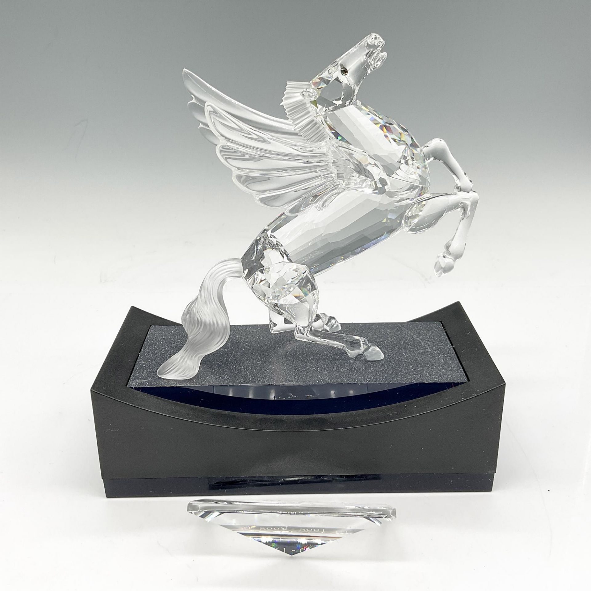 3pc Swarovski SCS Crystal Figurine, Pegasus, Plaque + Stand - Bild 2 aus 3