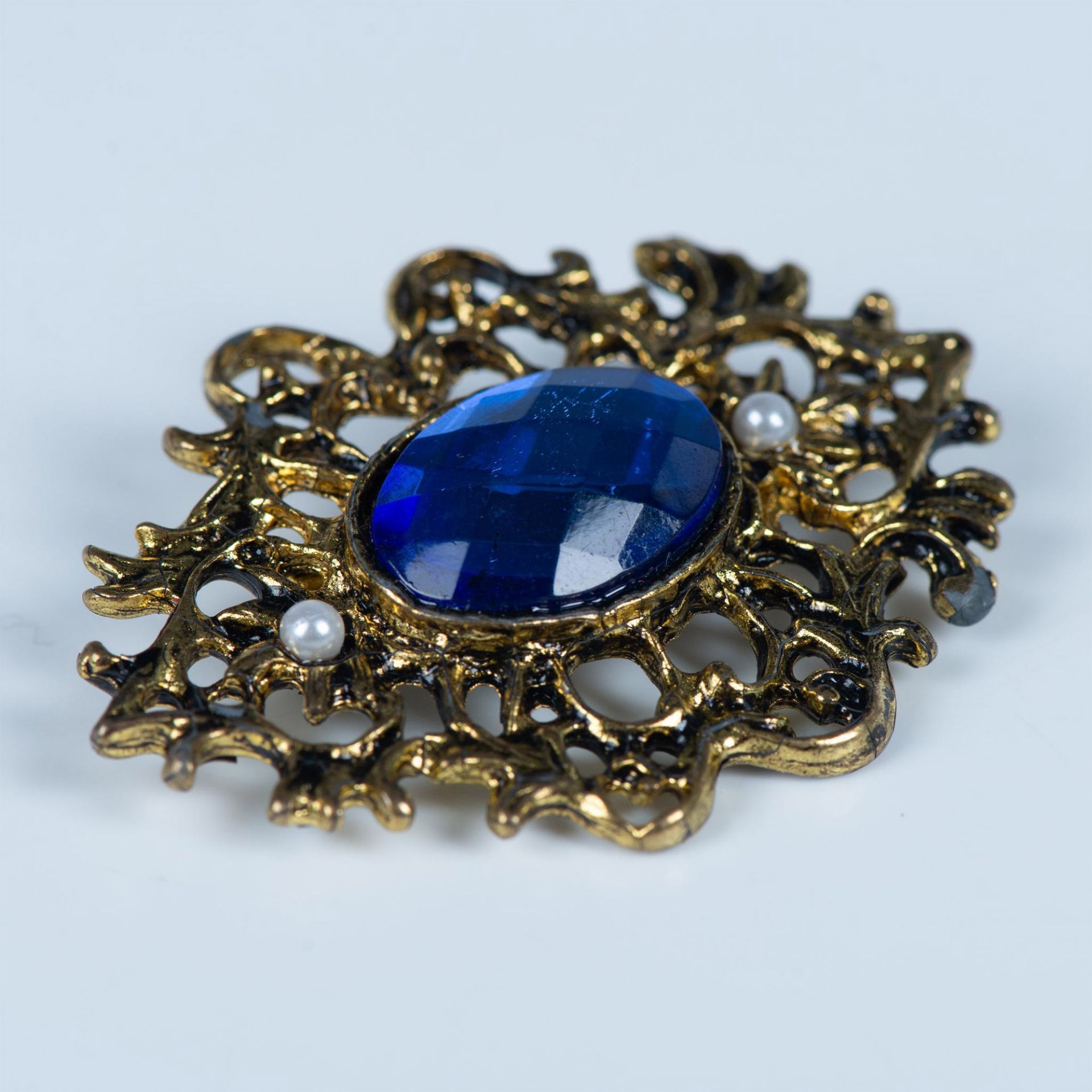 Ornate Gold Metal, Faux Pearl and Blue Rhinestone Brooch - Image 3 of 5