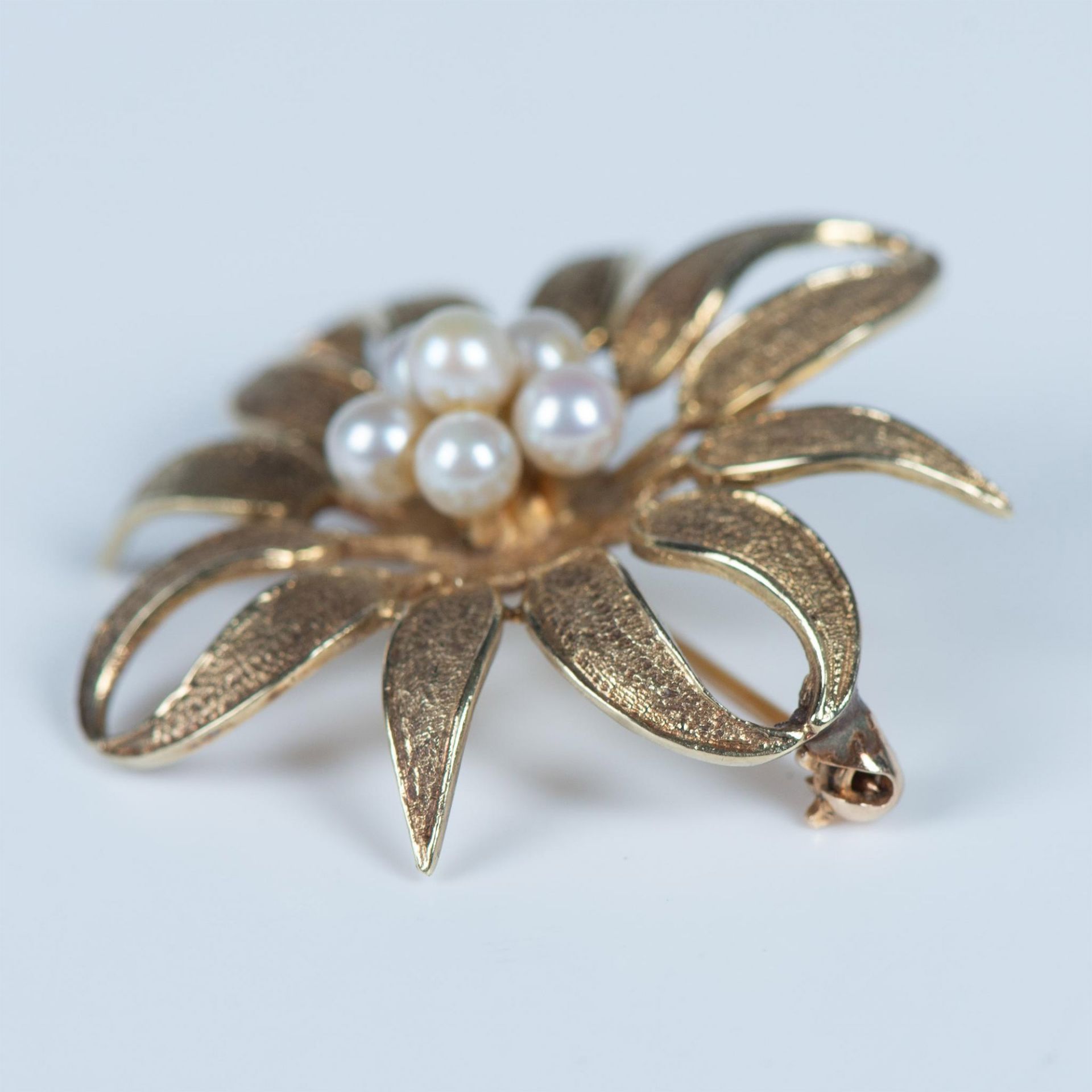 Beautiful 14K Gold and Pearl Flower Brooch - Bild 2 aus 3