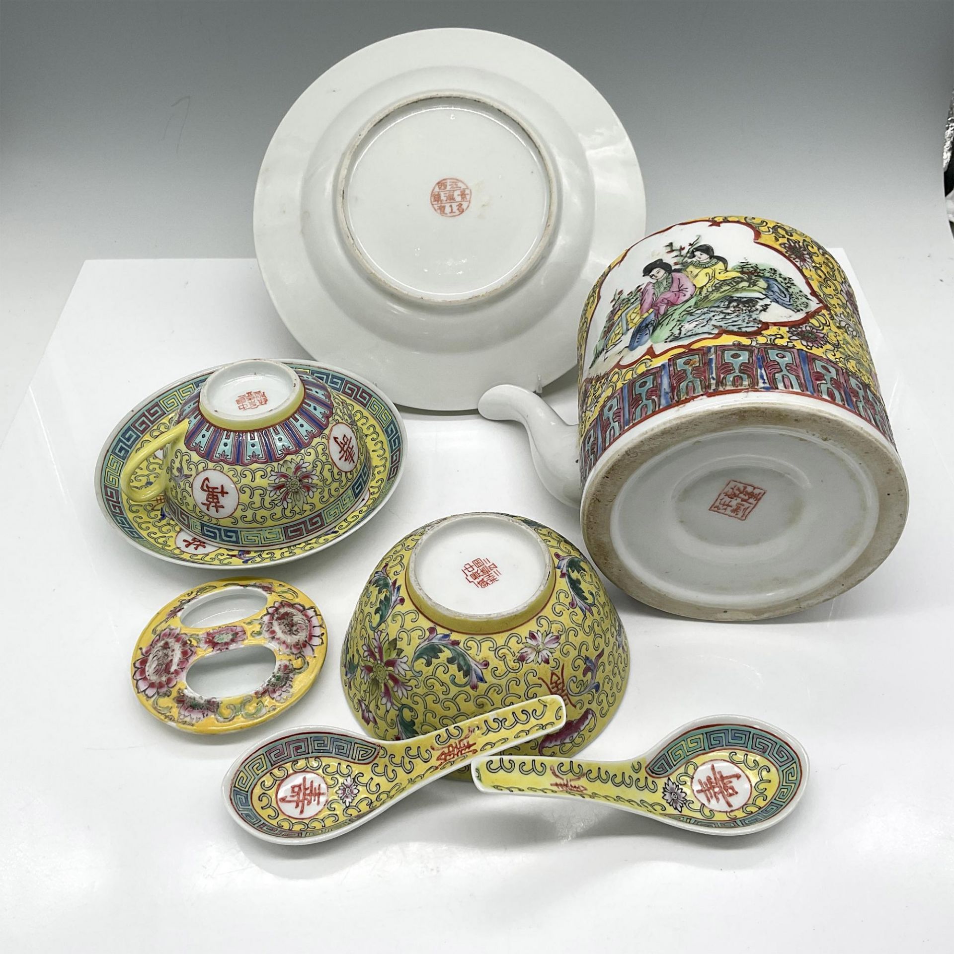 7pc Chinese Porcelain Mun Shou Yellow Server Ware - Image 2 of 2