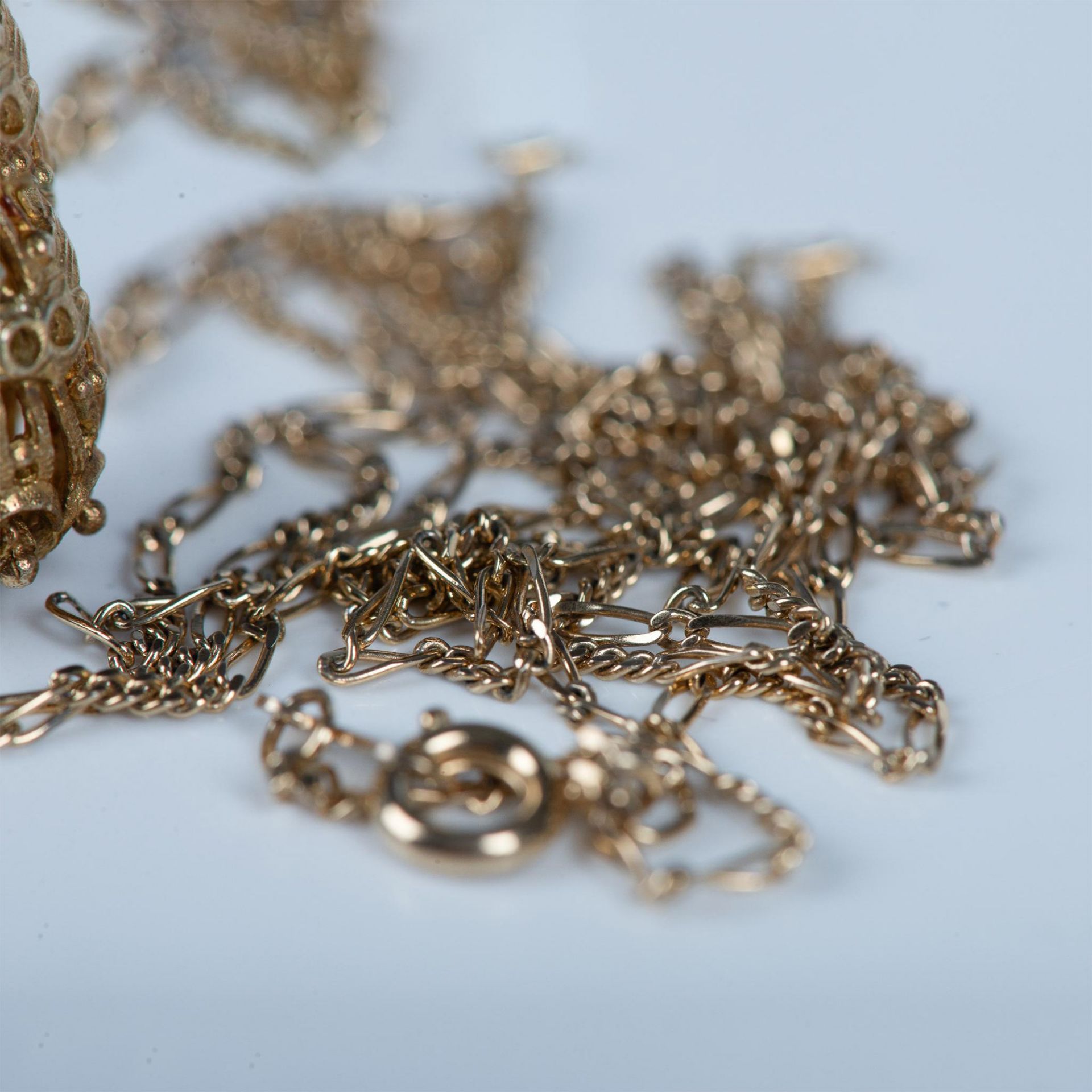 Mini Ornate Gold Metal Egg Pendant Necklace - Bild 4 aus 4