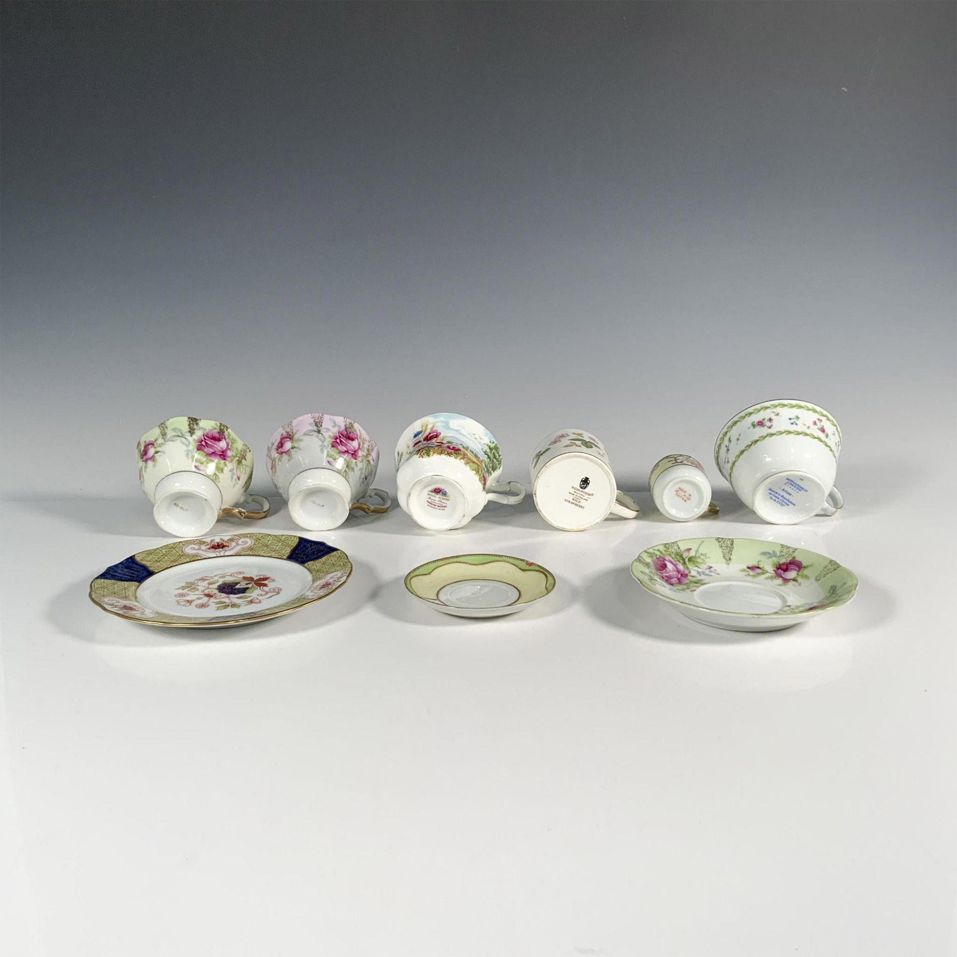 9pc Porcelain Floral Motif Teacups, Saucers, and Demitasse - Bild 3 aus 3