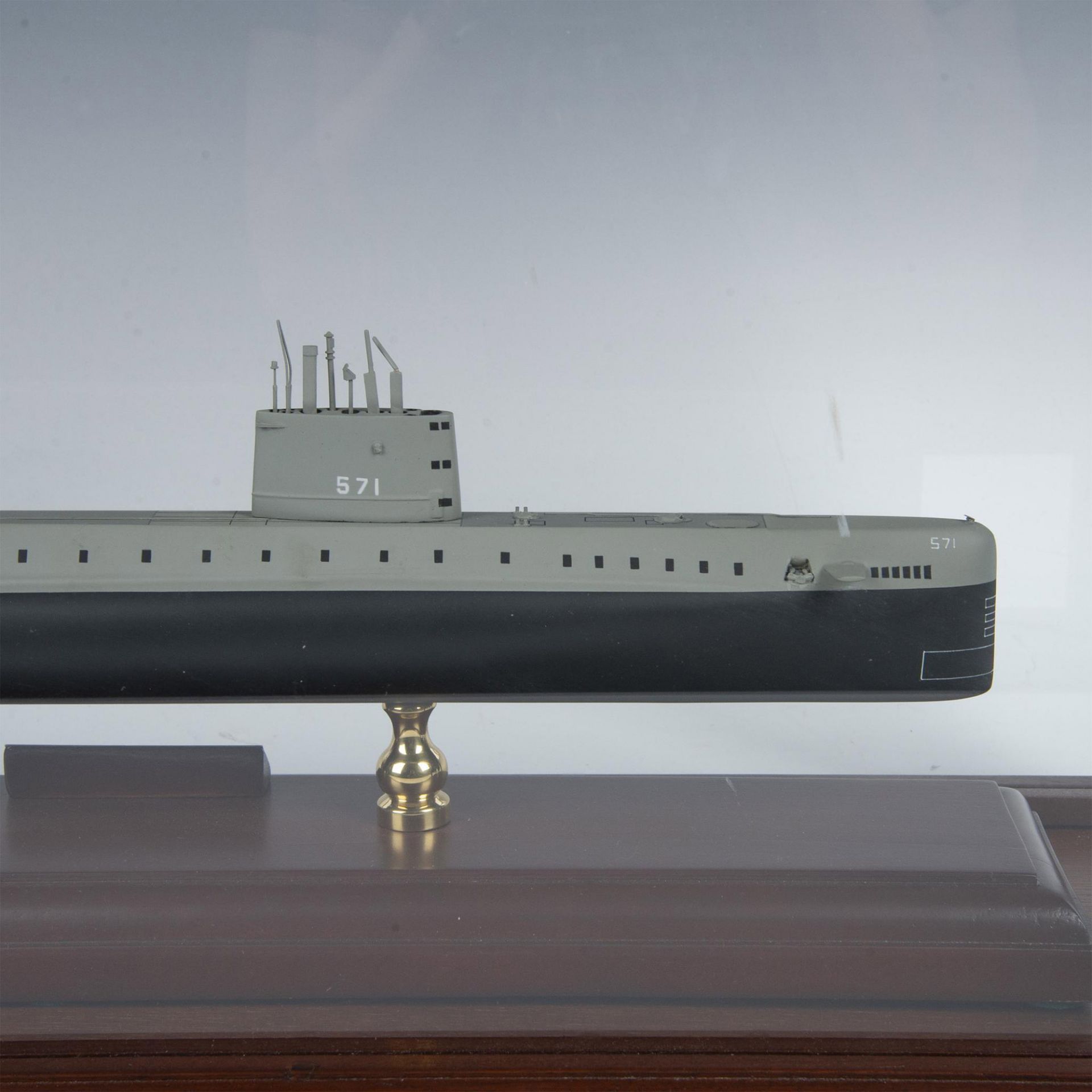 SSN 571 Nautilus Submarine 1/192 Scale Model - Image 9 of 12