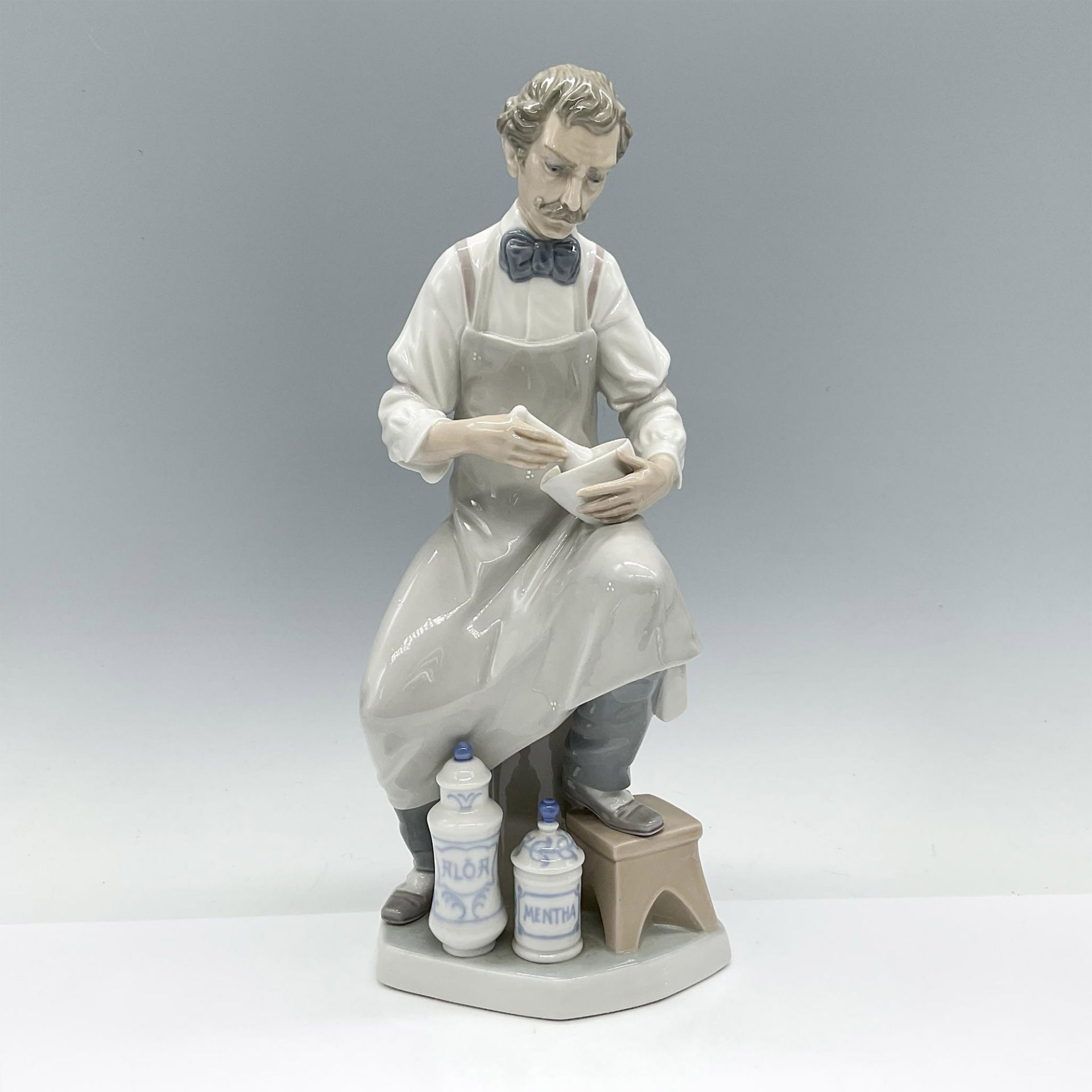 Lladro Porcelain Figurine Pharmacist 1004844