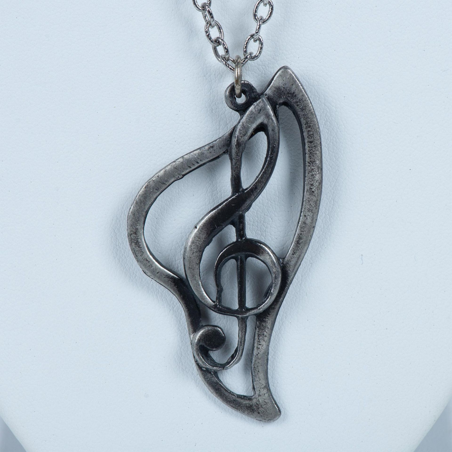 Pretty Silver Metal Treble Clef Music Note Necklace - Bild 2 aus 4