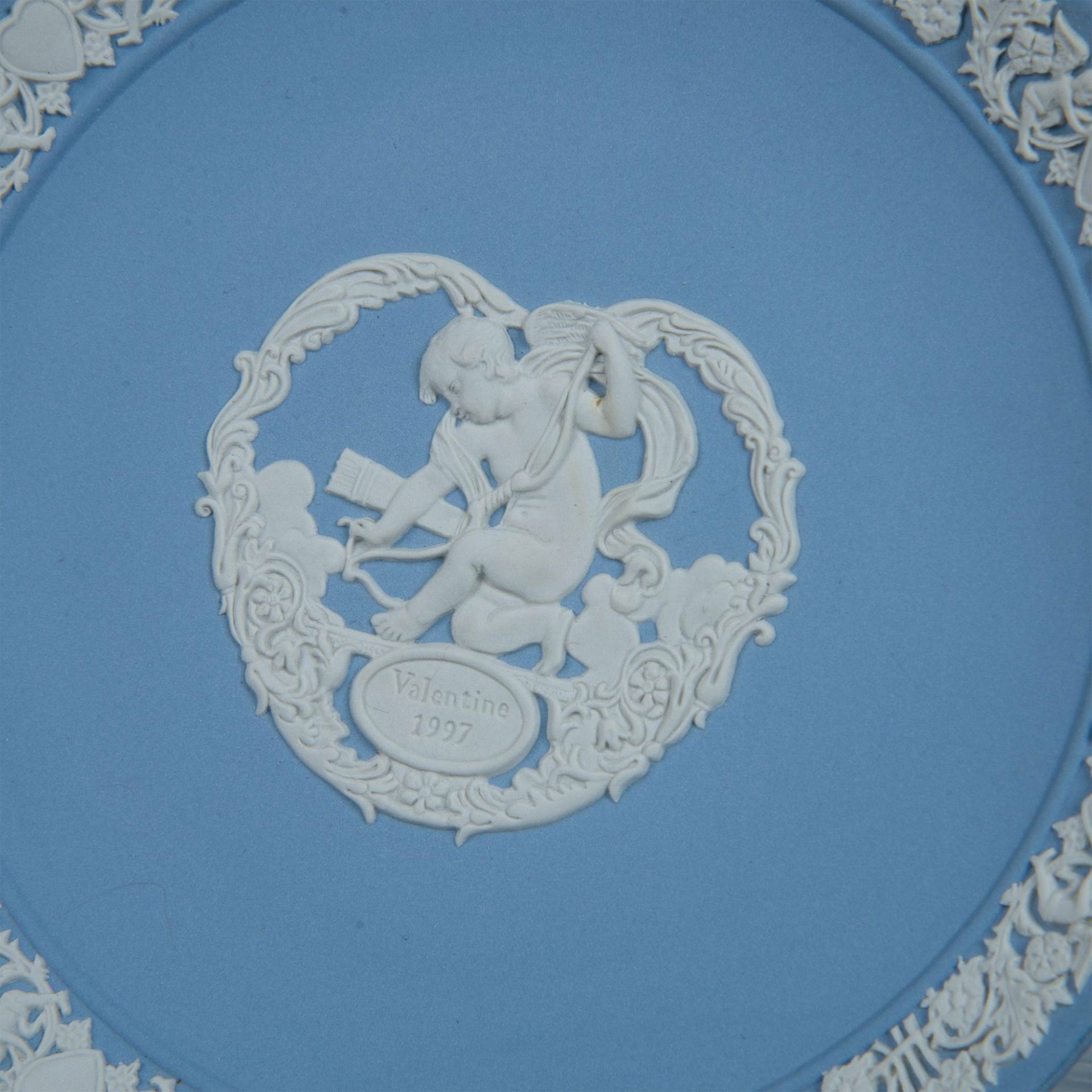 6pc Wedgwood Light Blue Jasperware Valentine's Plates - Bild 3 aus 10