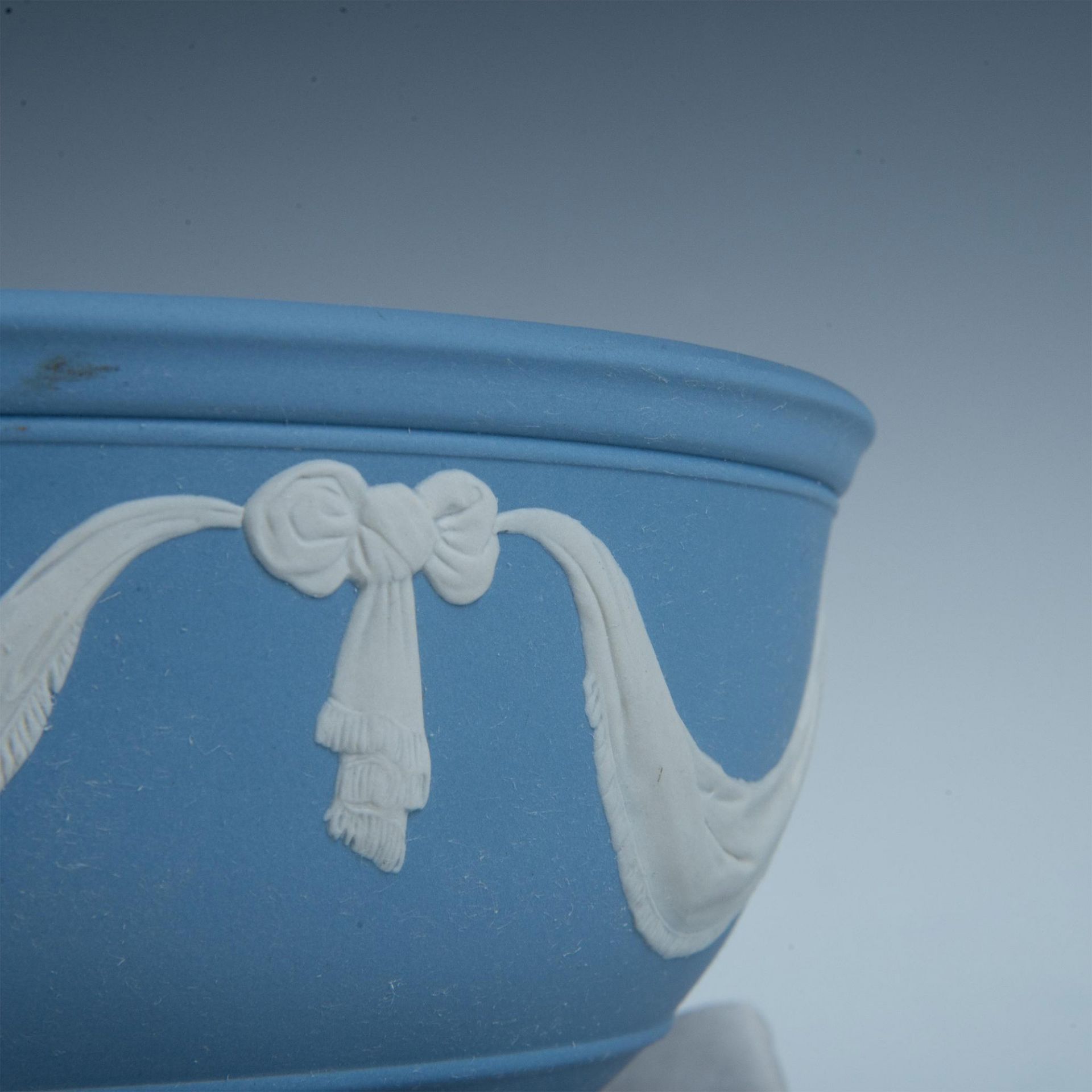 5pc Wedgwood Light Blue Jasperware Bowl and Plates - Image 4 of 4