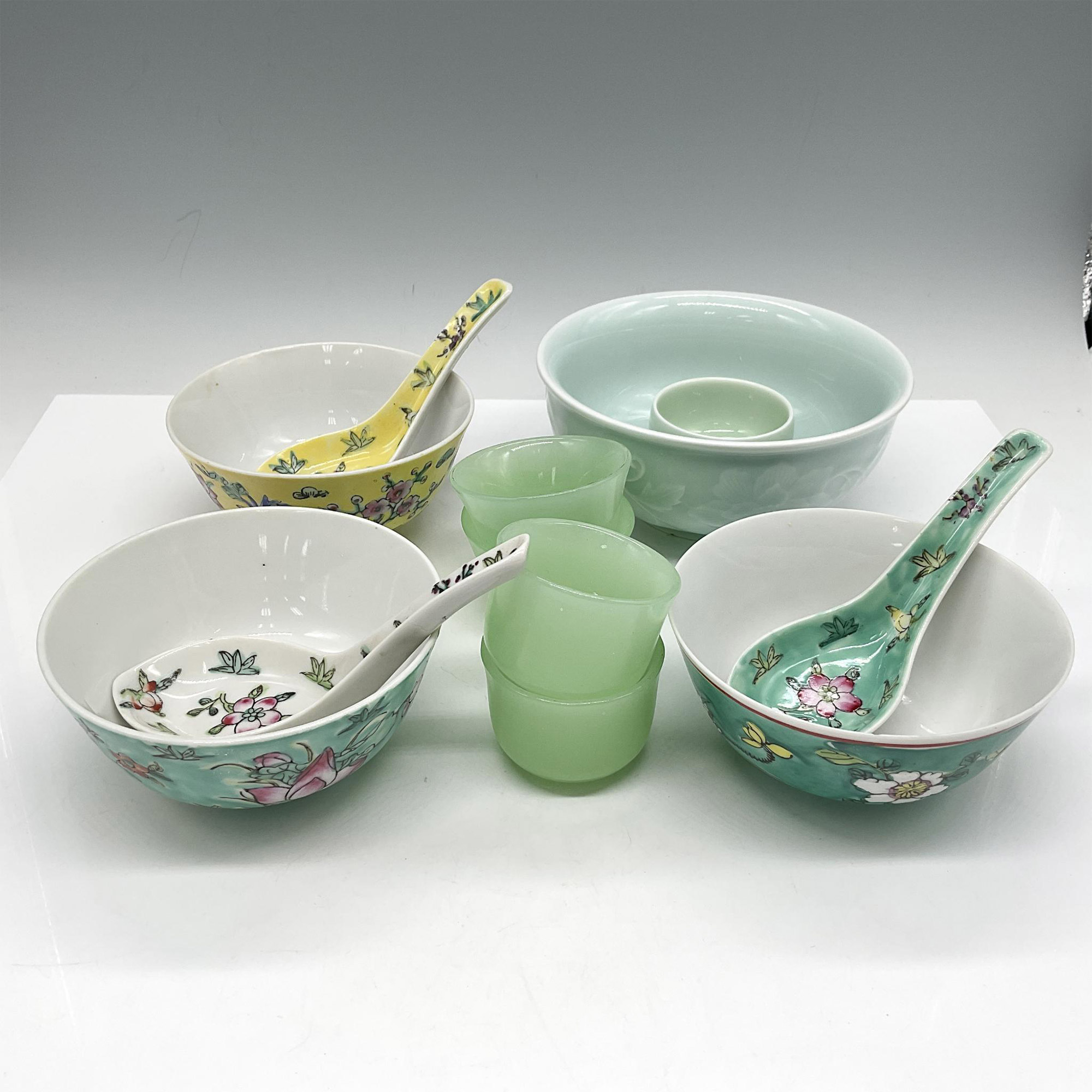 12pc Chinese and Japanese Porcelain Bowls + Sake Cups - Image 2 of 3