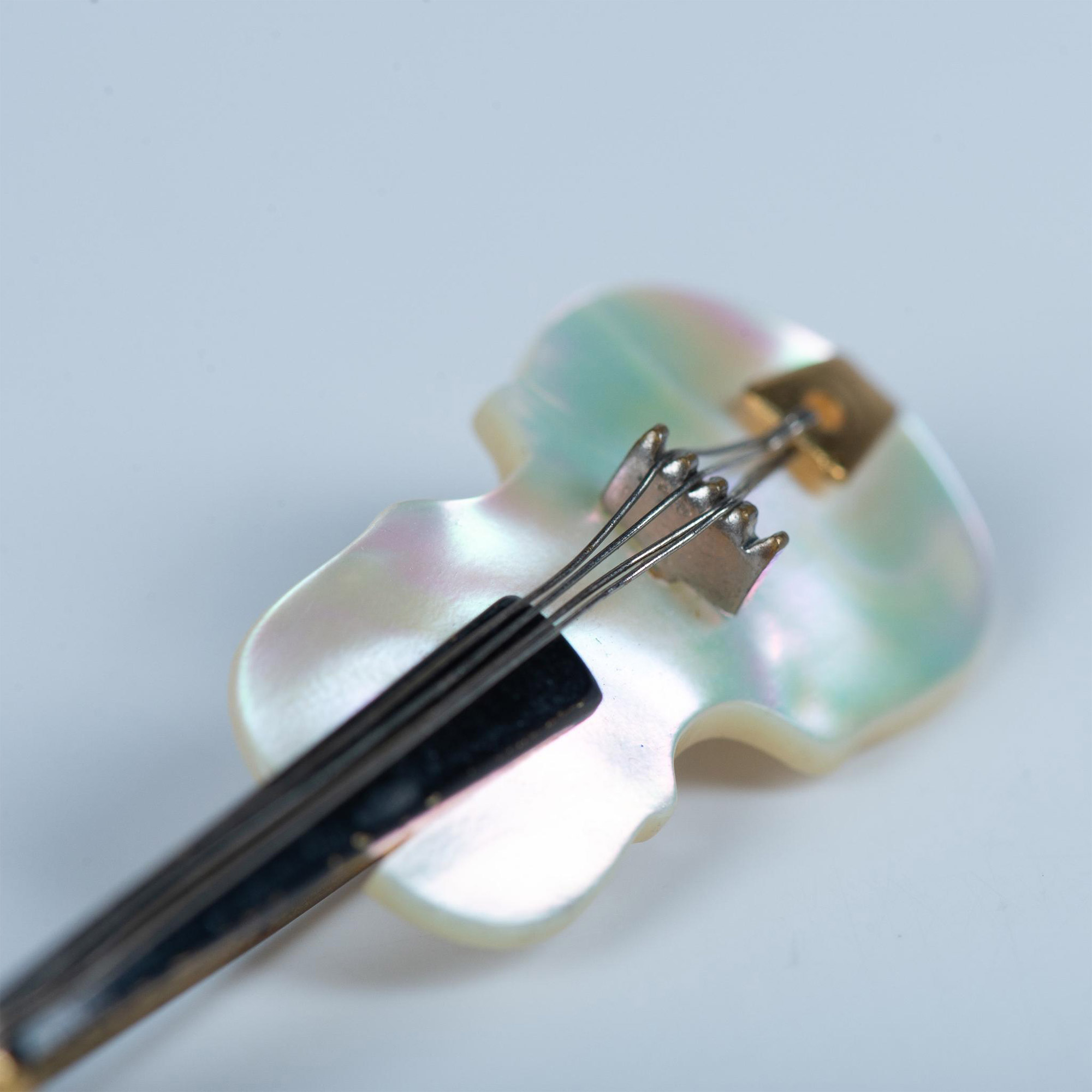 Detailed Mother of Pearl Figural Violin Brooch - Image 3 of 6