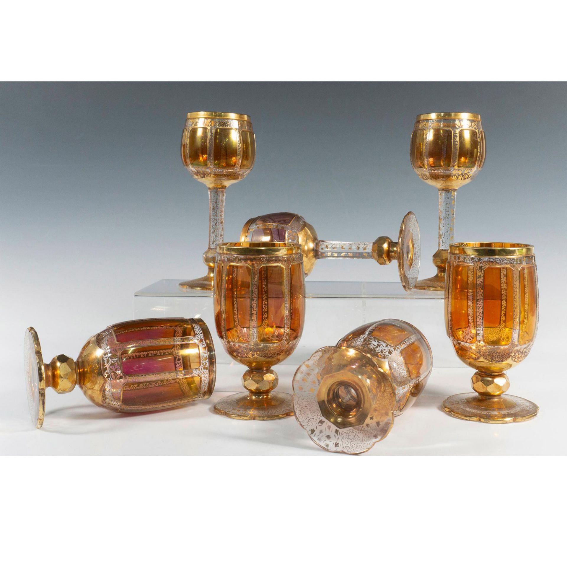 7pc Bohemian 19th Century Moser Gilt Cranberry Glass Cups - Bild 5 aus 5
