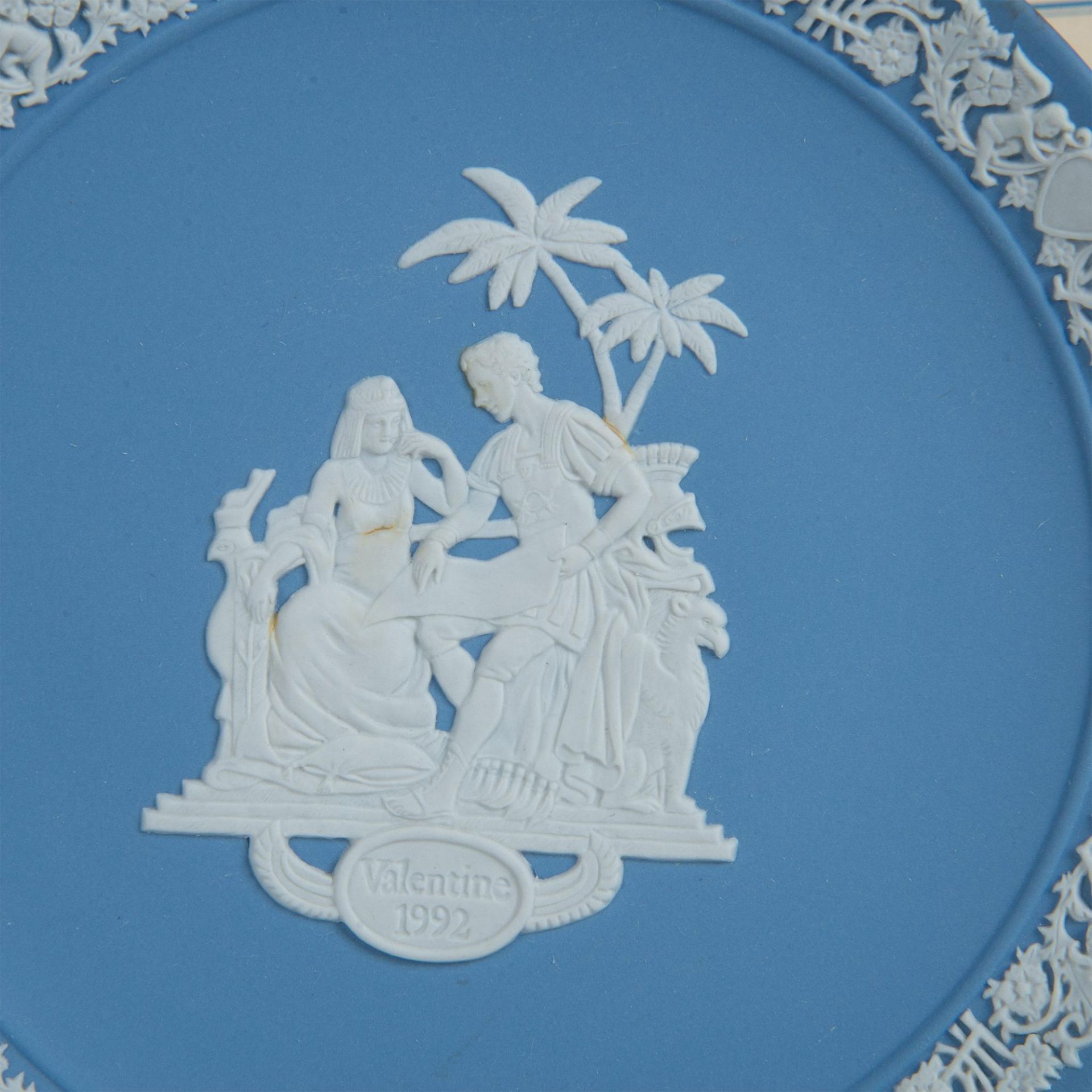 6pc Wedgwood Light Blue Jasperware Valentine's Plates - Bild 6 aus 10