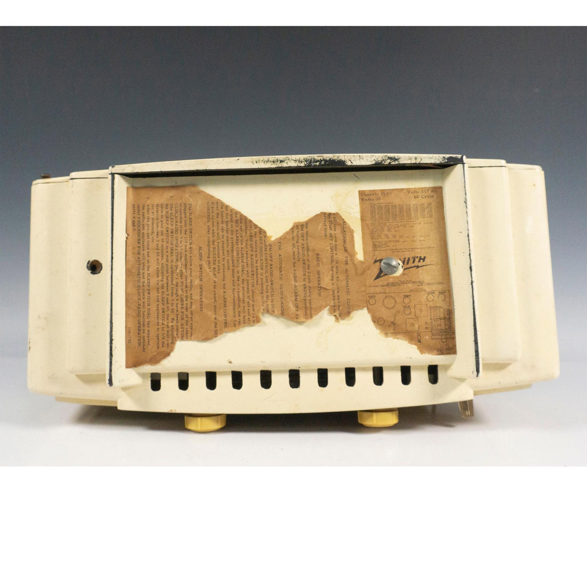 Vintage Zenith Model K622 Vacuum Tube Radio Alarm Clock - Image 4 of 4