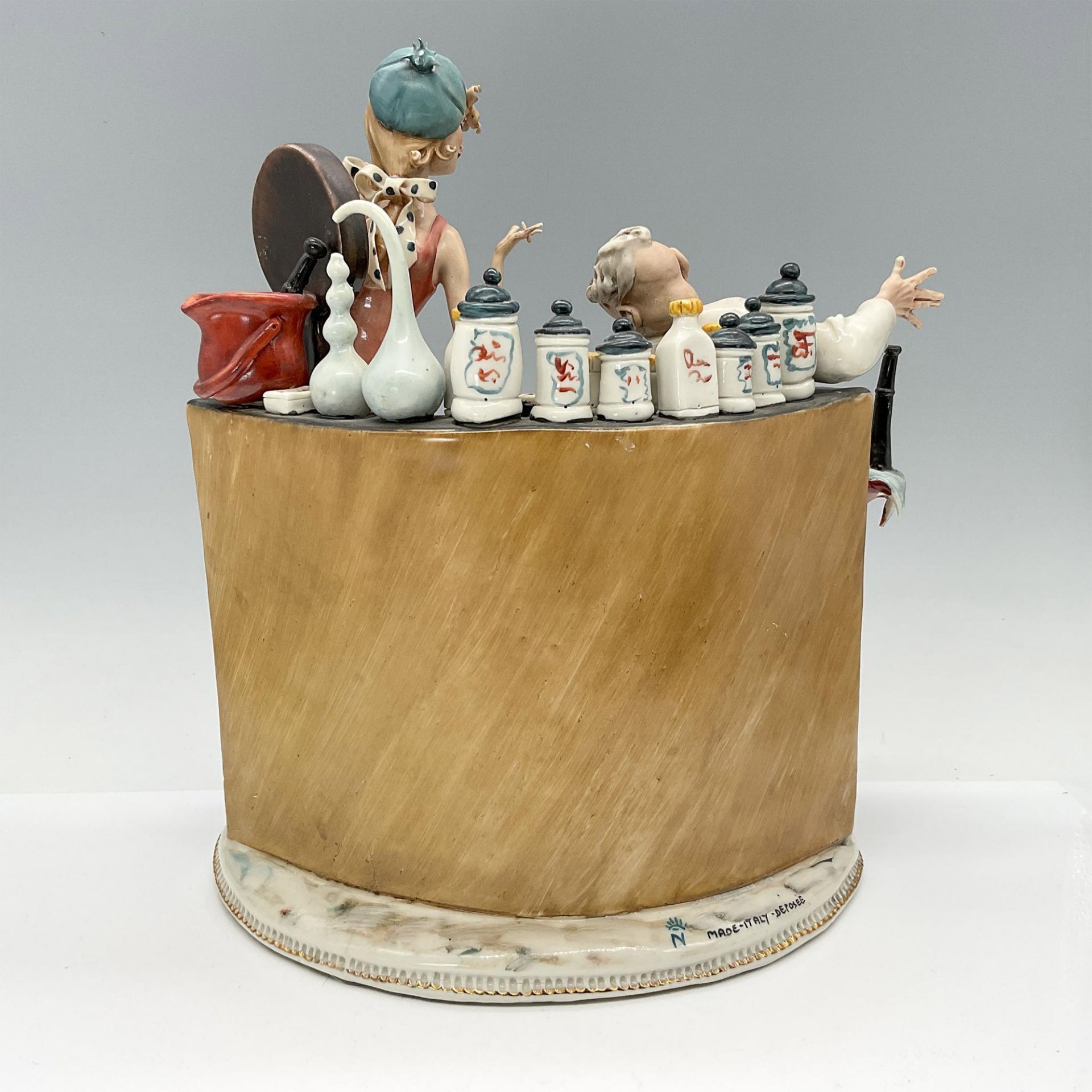 Tiziano Galli Porcelain Figural Scene, Farmacista Dispettoso - Bild 2 aus 4