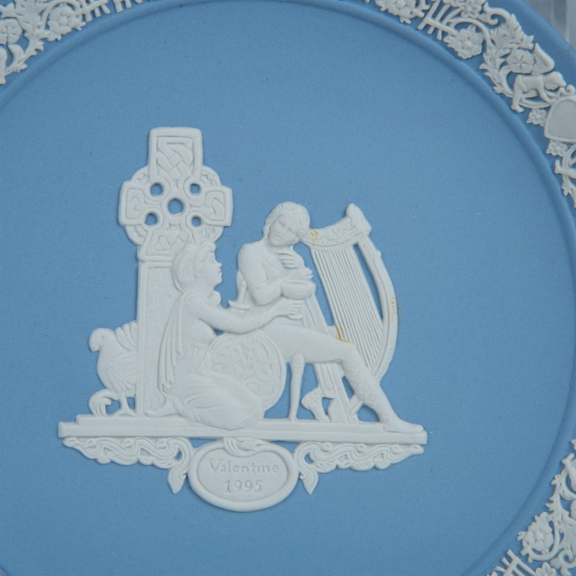 6pc Wedgwood Light Blue Jasperware Valentine's Plates - Bild 7 aus 10